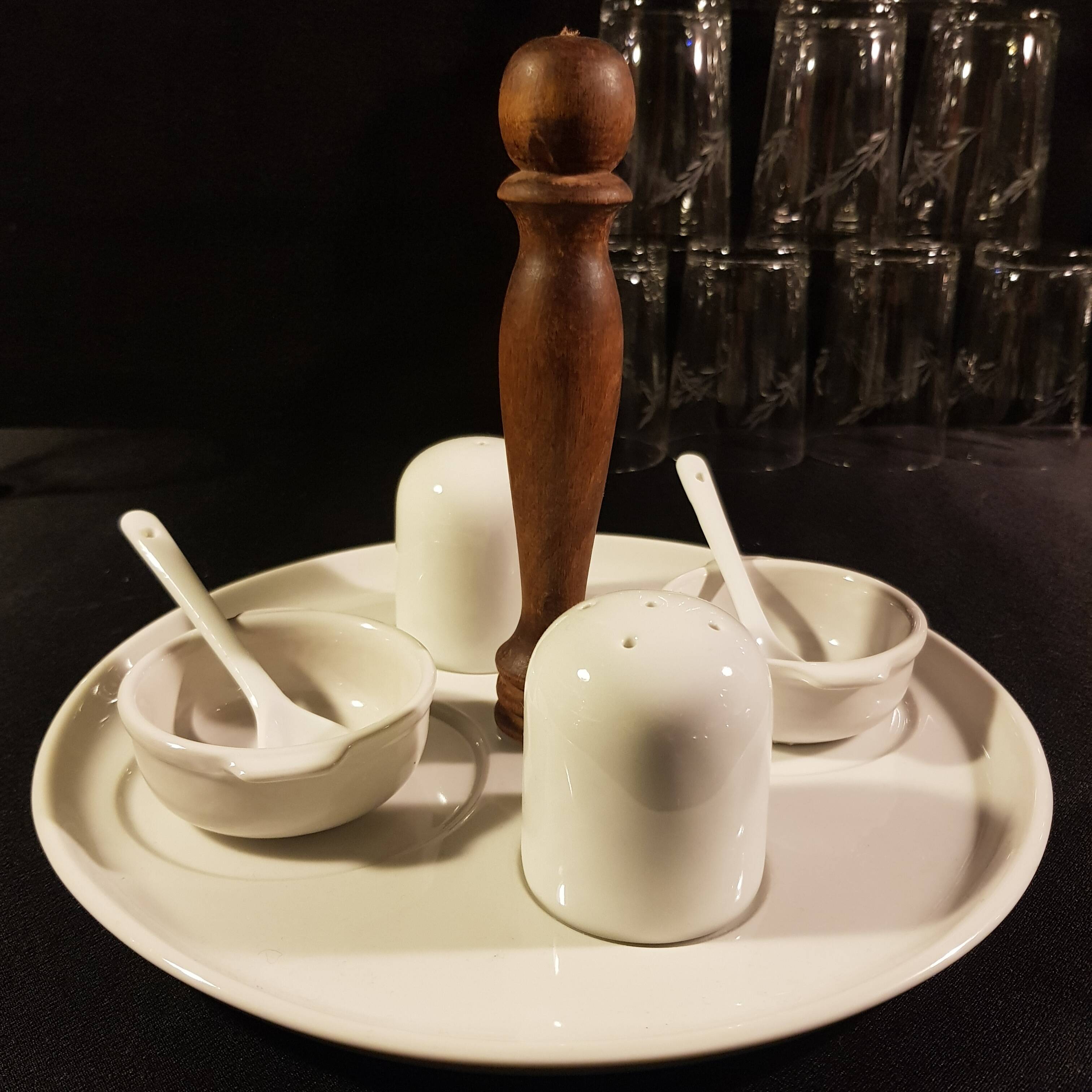 Spice and condiment server