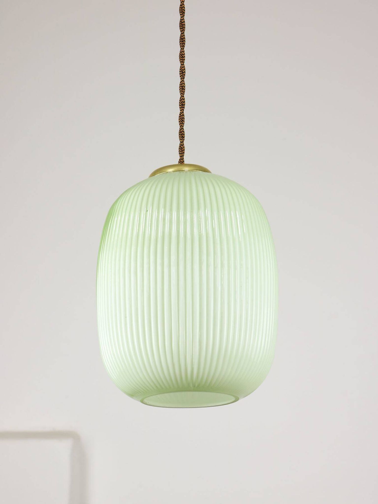 Lampe à suspension mid-century en laiton et verre, italie