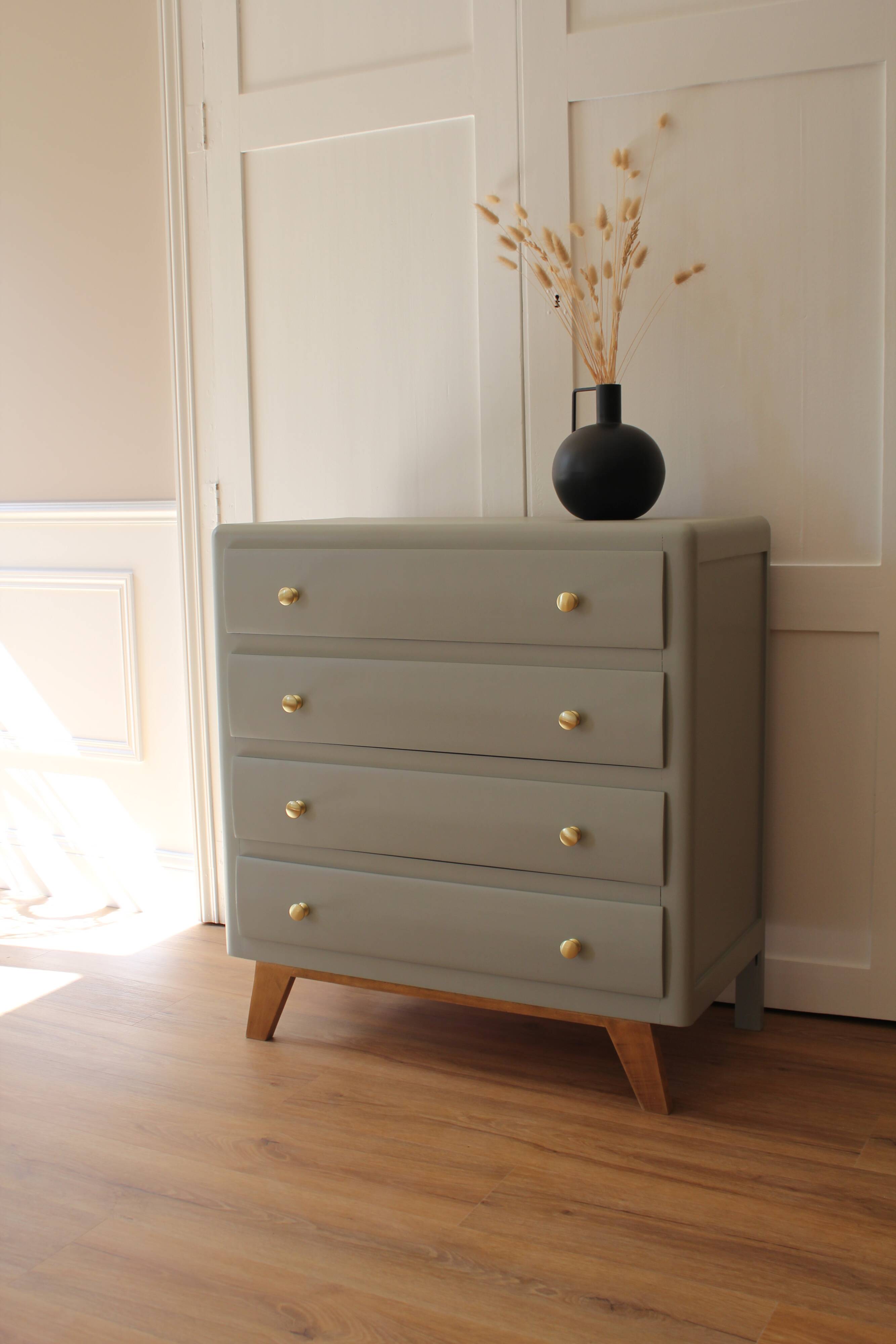 Vintage chest of drawers