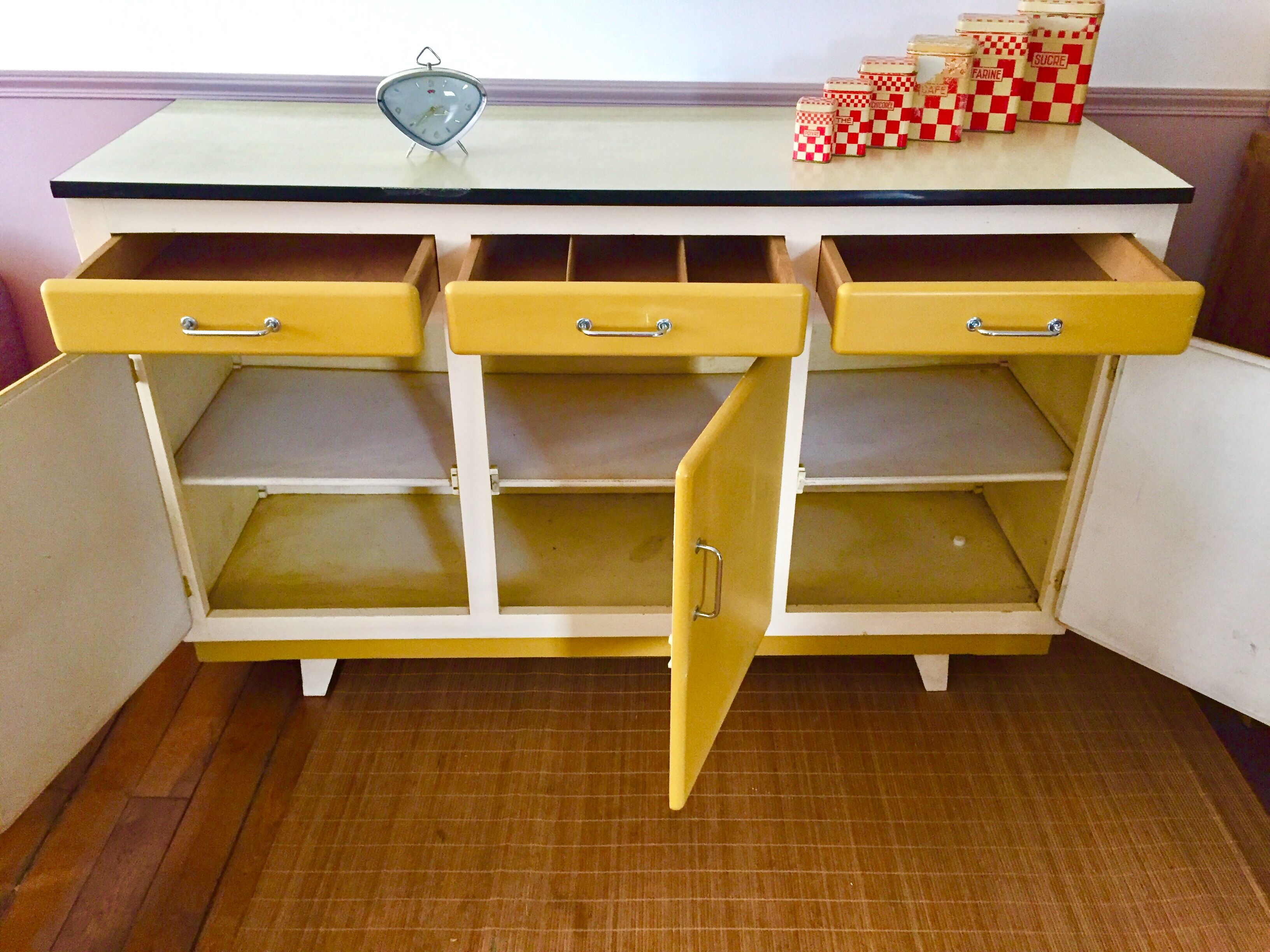 Buffet mado formica jaune moutarde pieds compas vintage