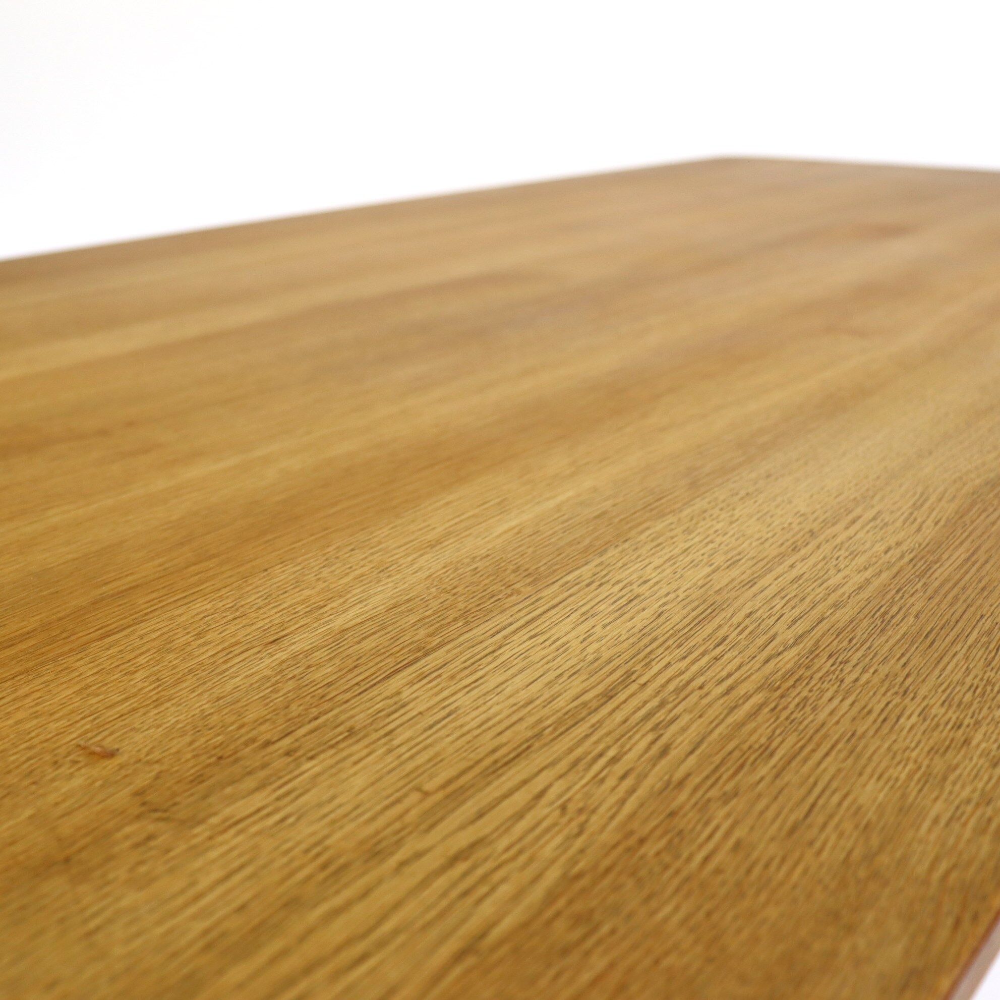 Dining table elliptical feet