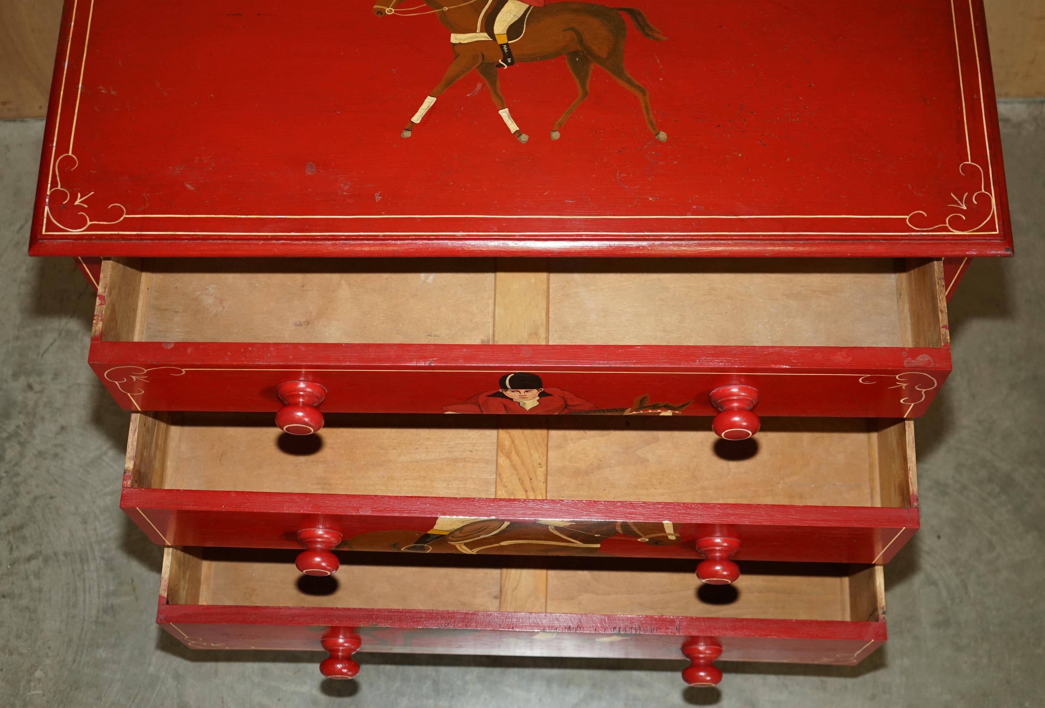 Commode peinte à la main en pin victorien équestre avec cheval et jockey