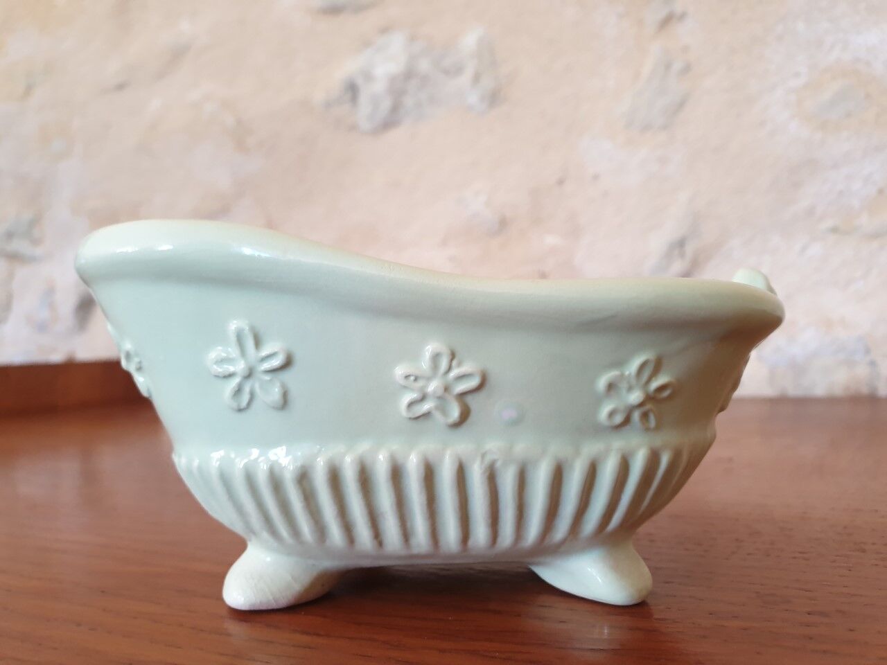 Earthenware soap holder