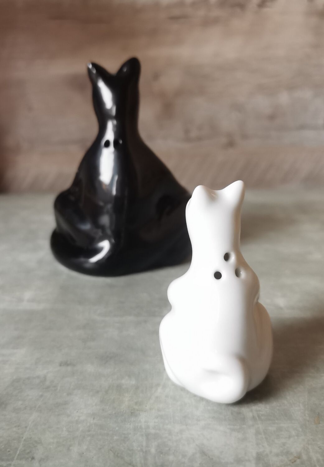 Pepper shaker kangaroo ceramic