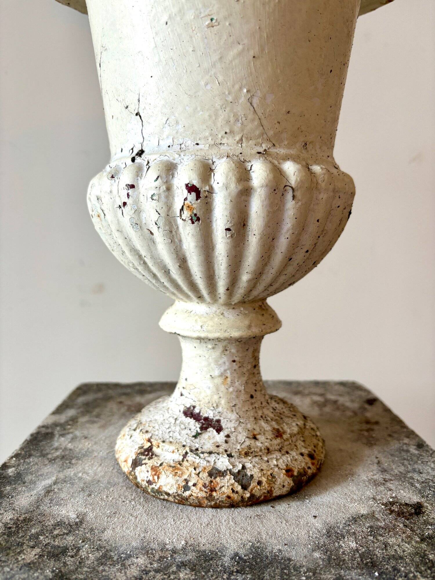 Medici pot in white cast iron - shower base