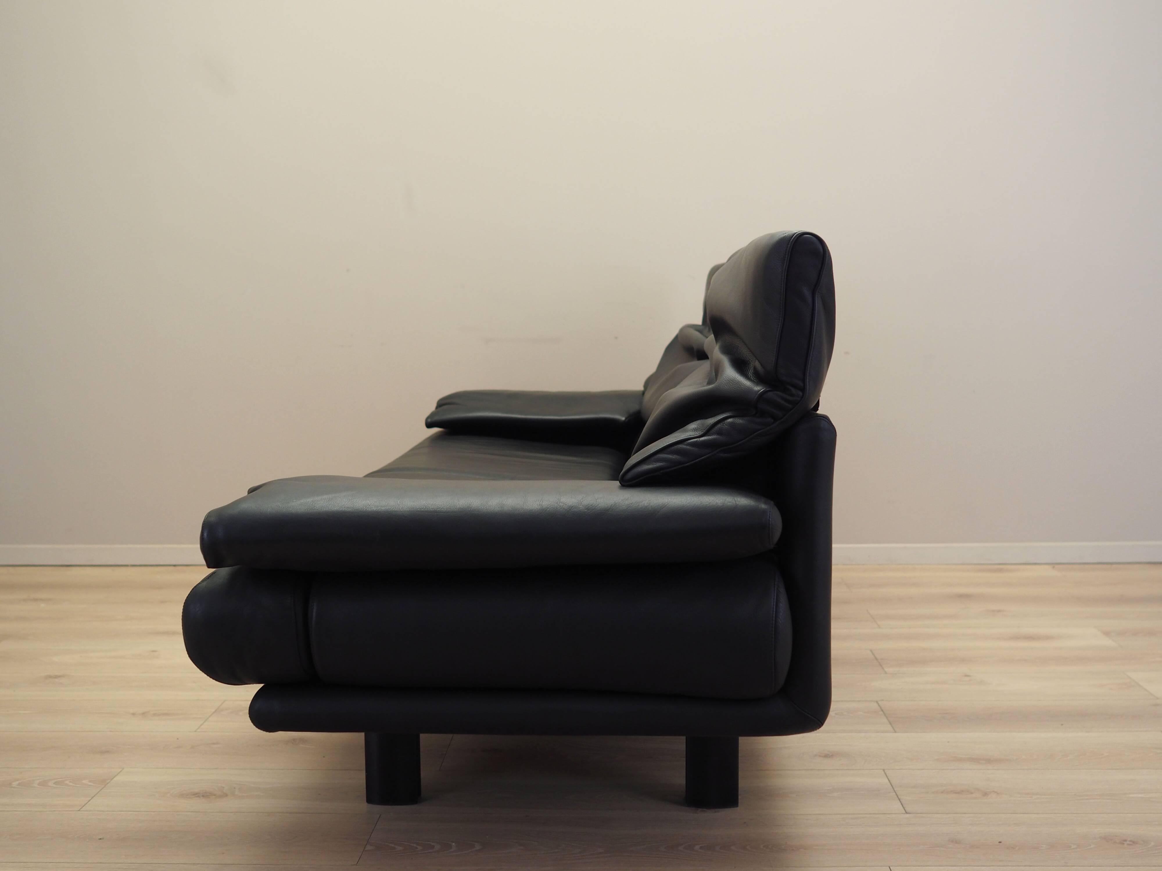 Canapé en cuir Alanda, design italien, B&B Italia, designer Paolo Piva