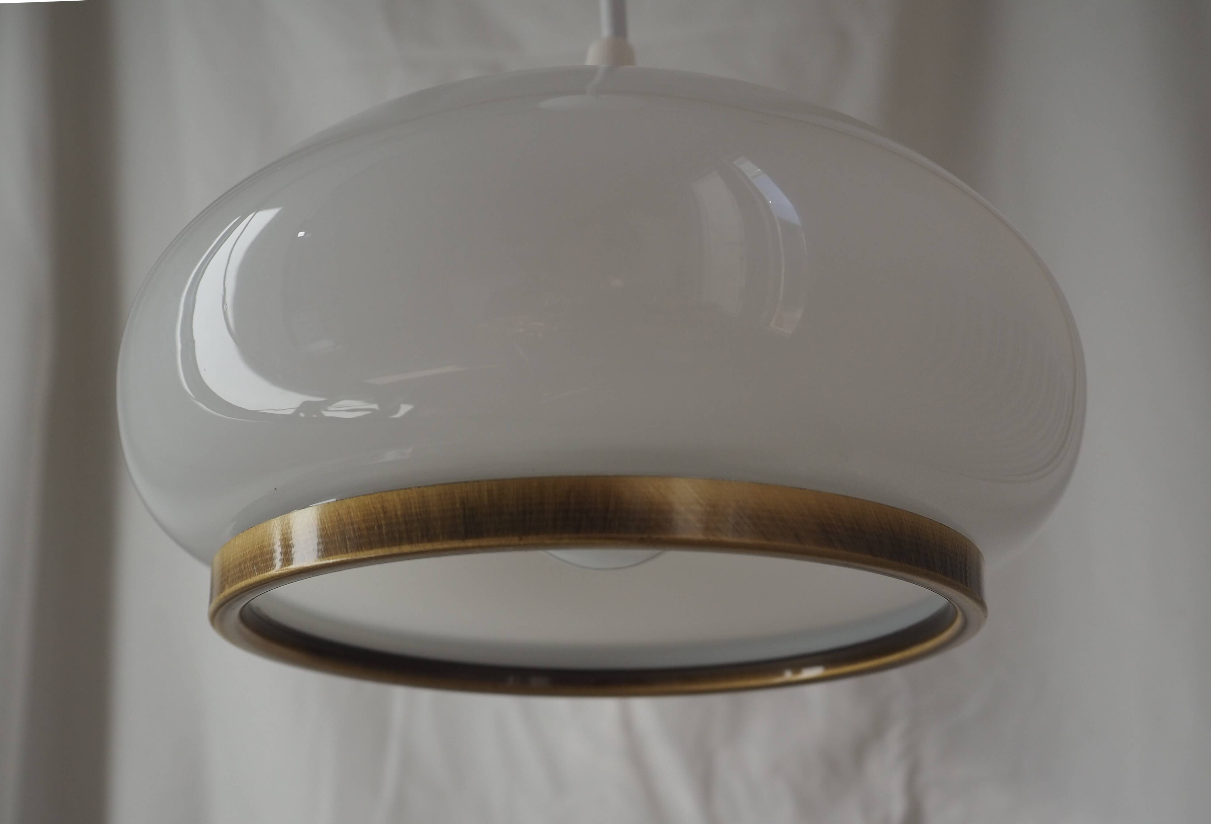 White opaline suspension and aged brass rim