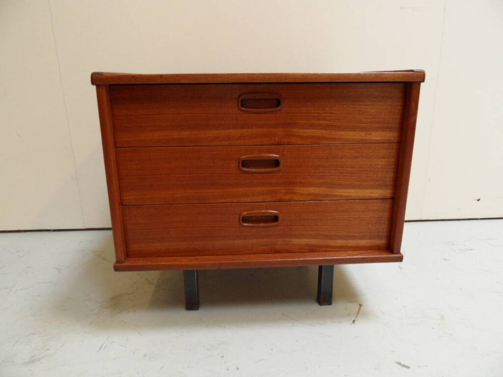Mid Century teakwood chest of drawers
