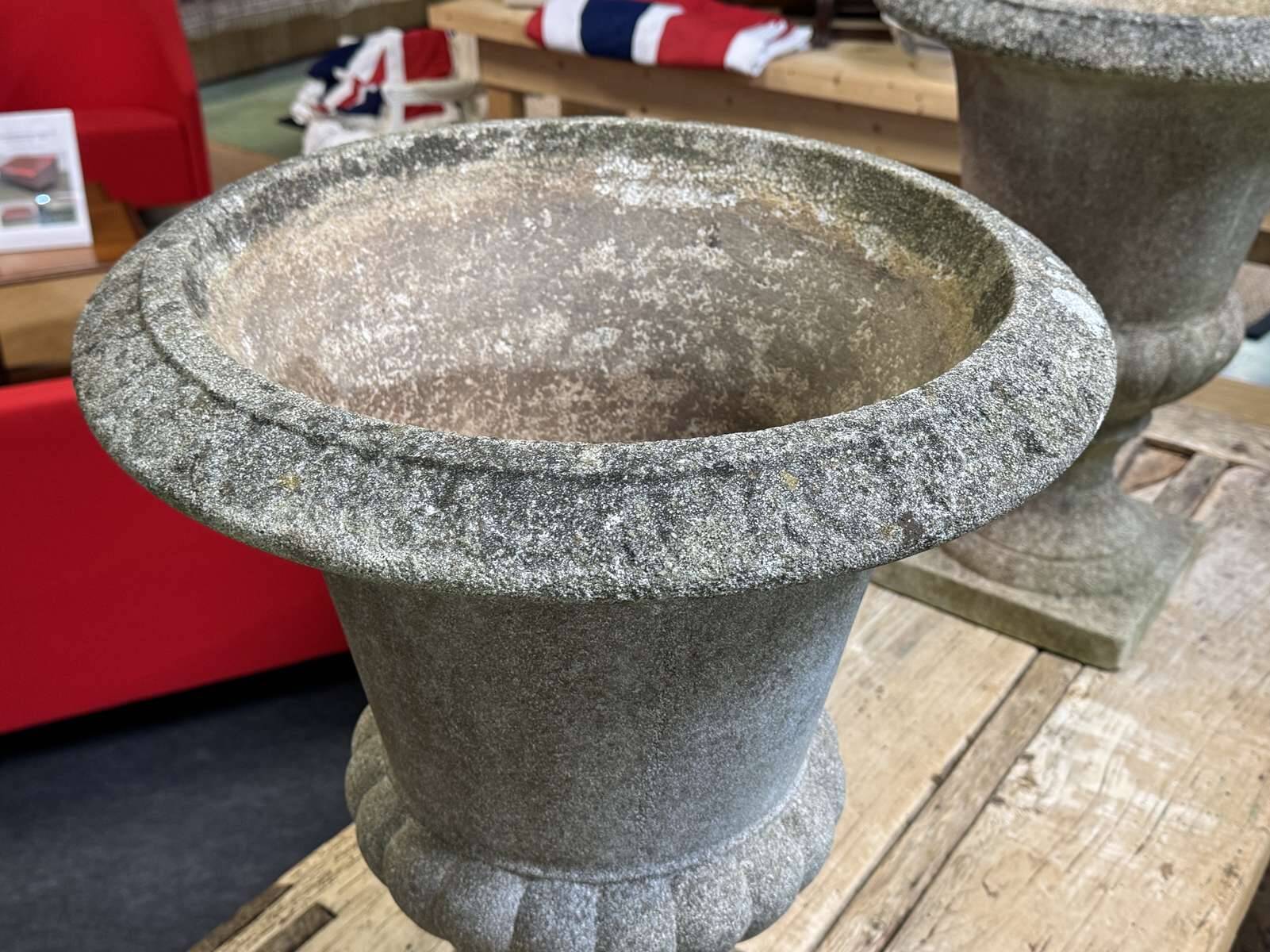 Pair of Médicis planters in reconstituted stone from the 1970s.