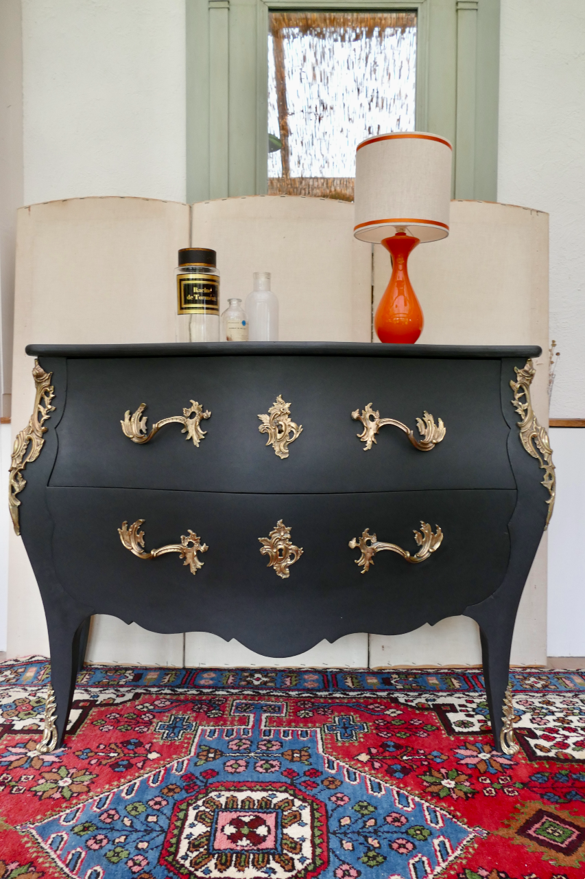Commode galbée Louis XV