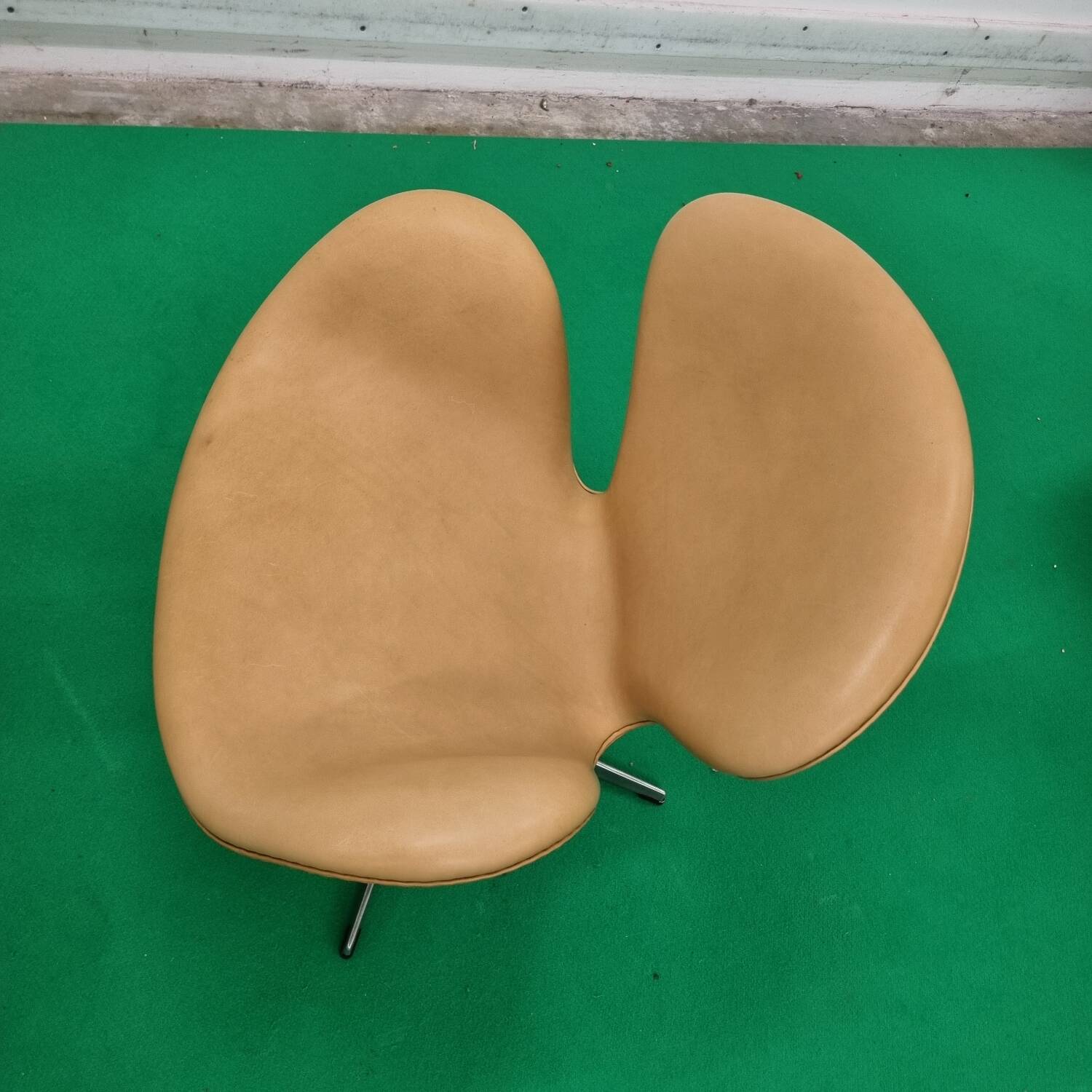 Paire de chaises Arne Jacobsen Swan Fritz Hansen