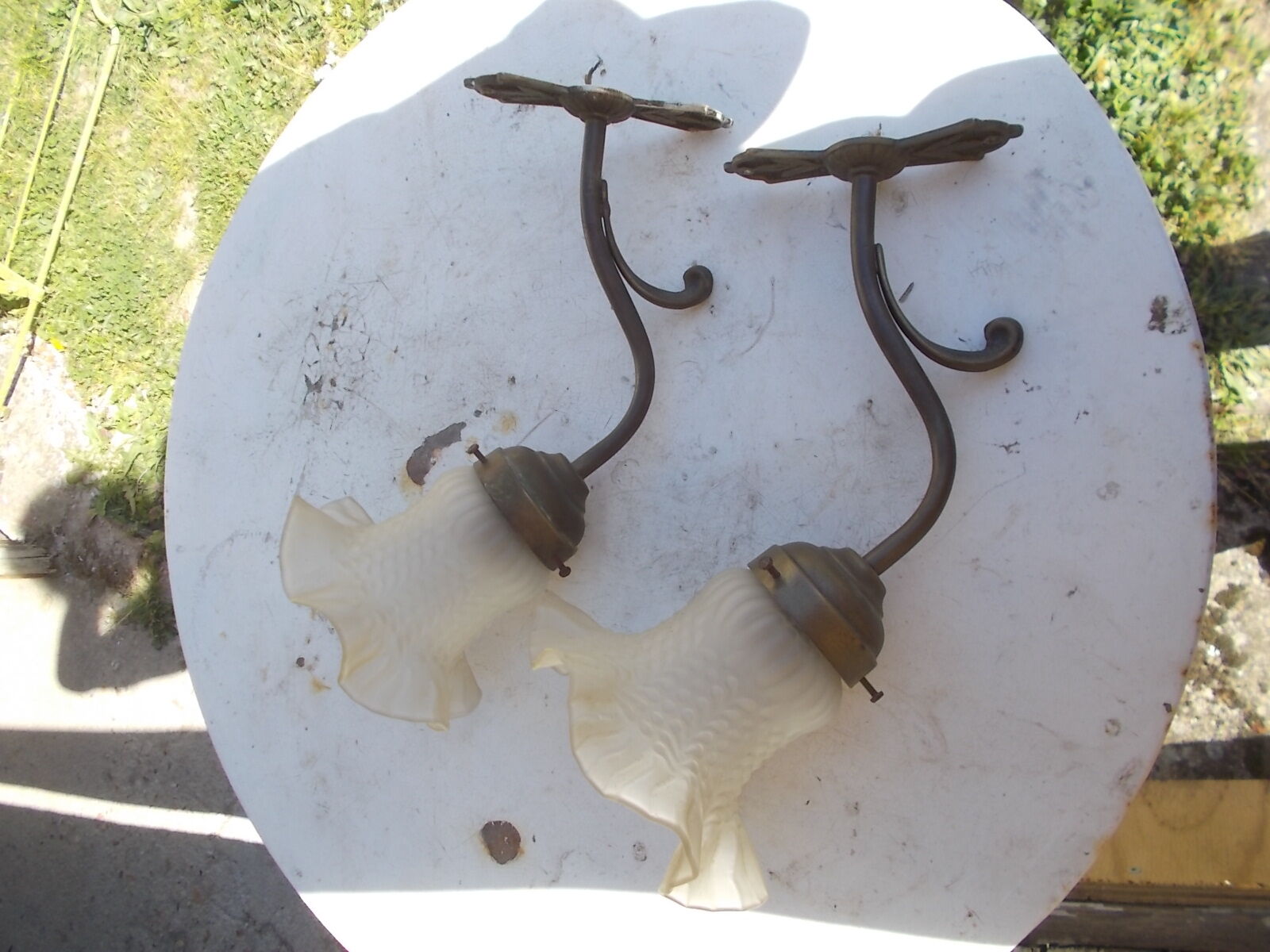 Pair of brass wall appliques, art deco tulips