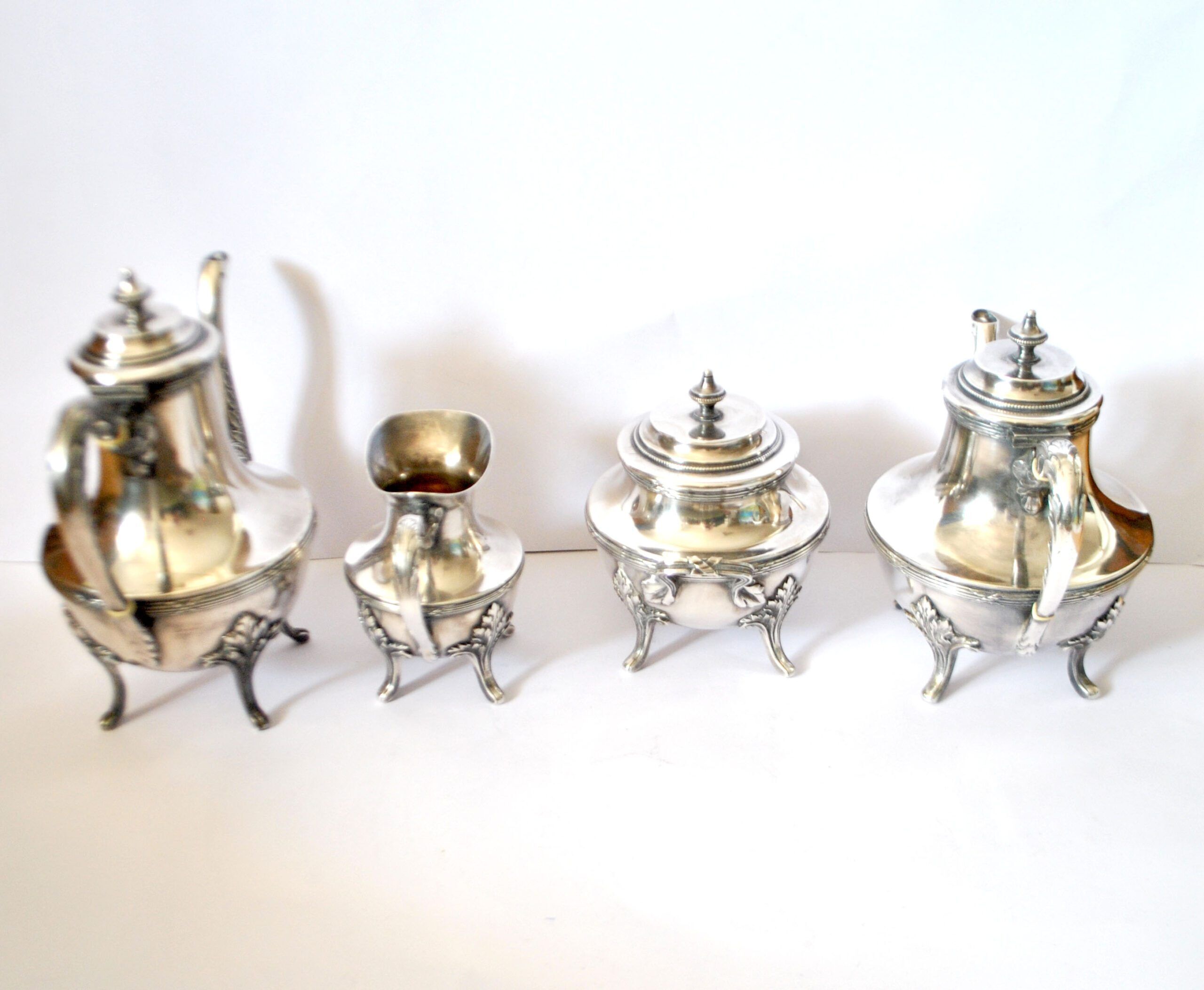Antique coffee service, teapot and coffee pot in silver-plated metal with acanthus leaf decoration - silversmith A. Frenais.