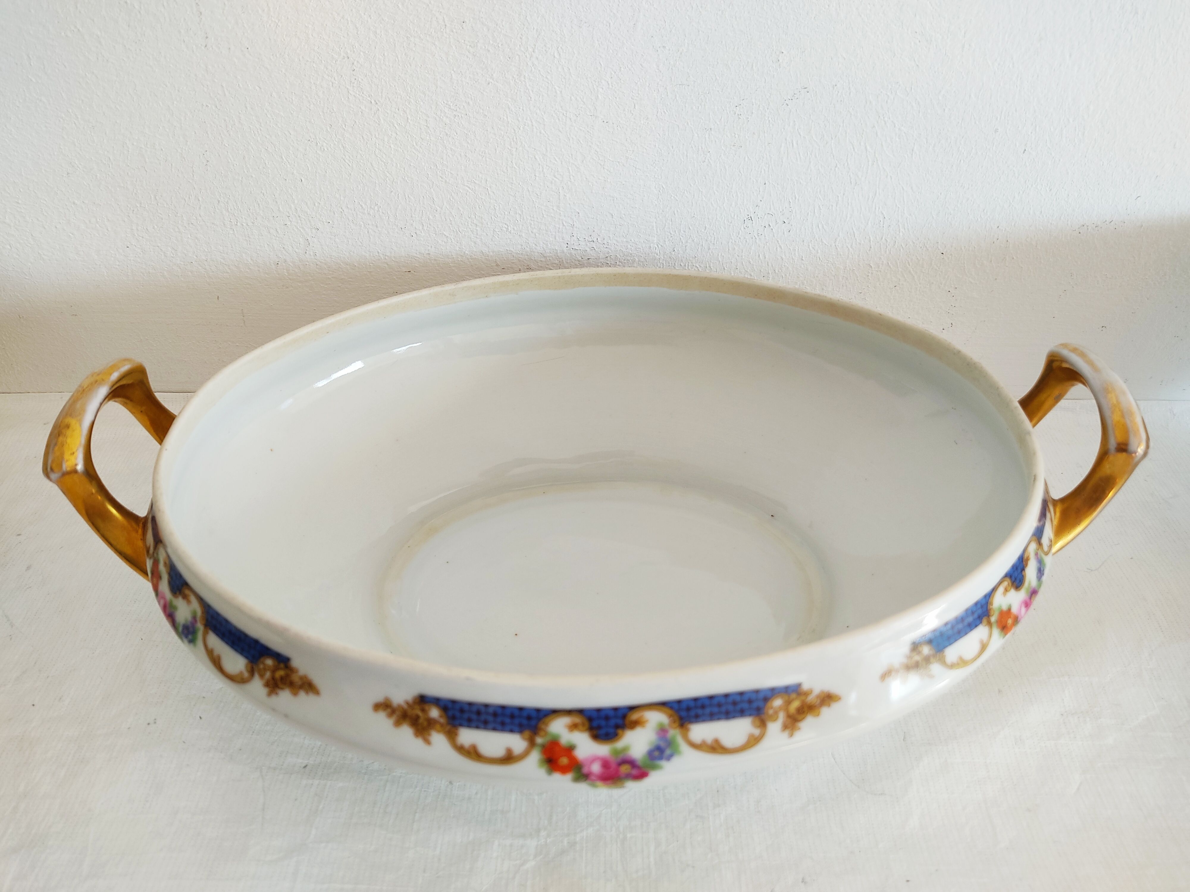 Porcelain Langenthal Switzerland Soupière, Cut on foot and bowl