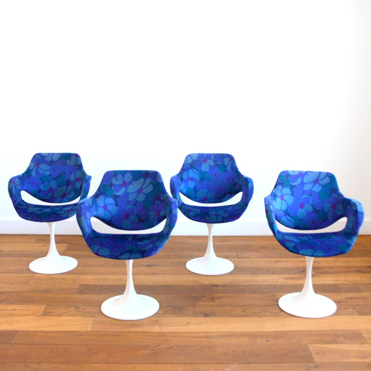 Suite of 4 armchairs feet tulip 1960s