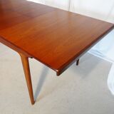 Table expandable teak Younger and four chairs