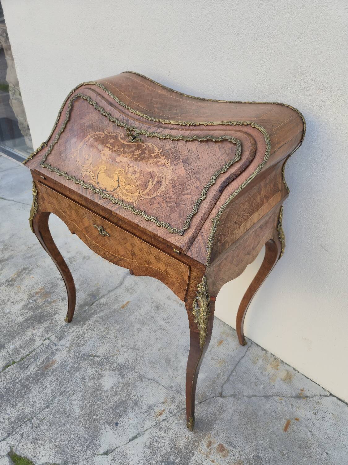 Louis XV style lady's desk in marquetry and bronze