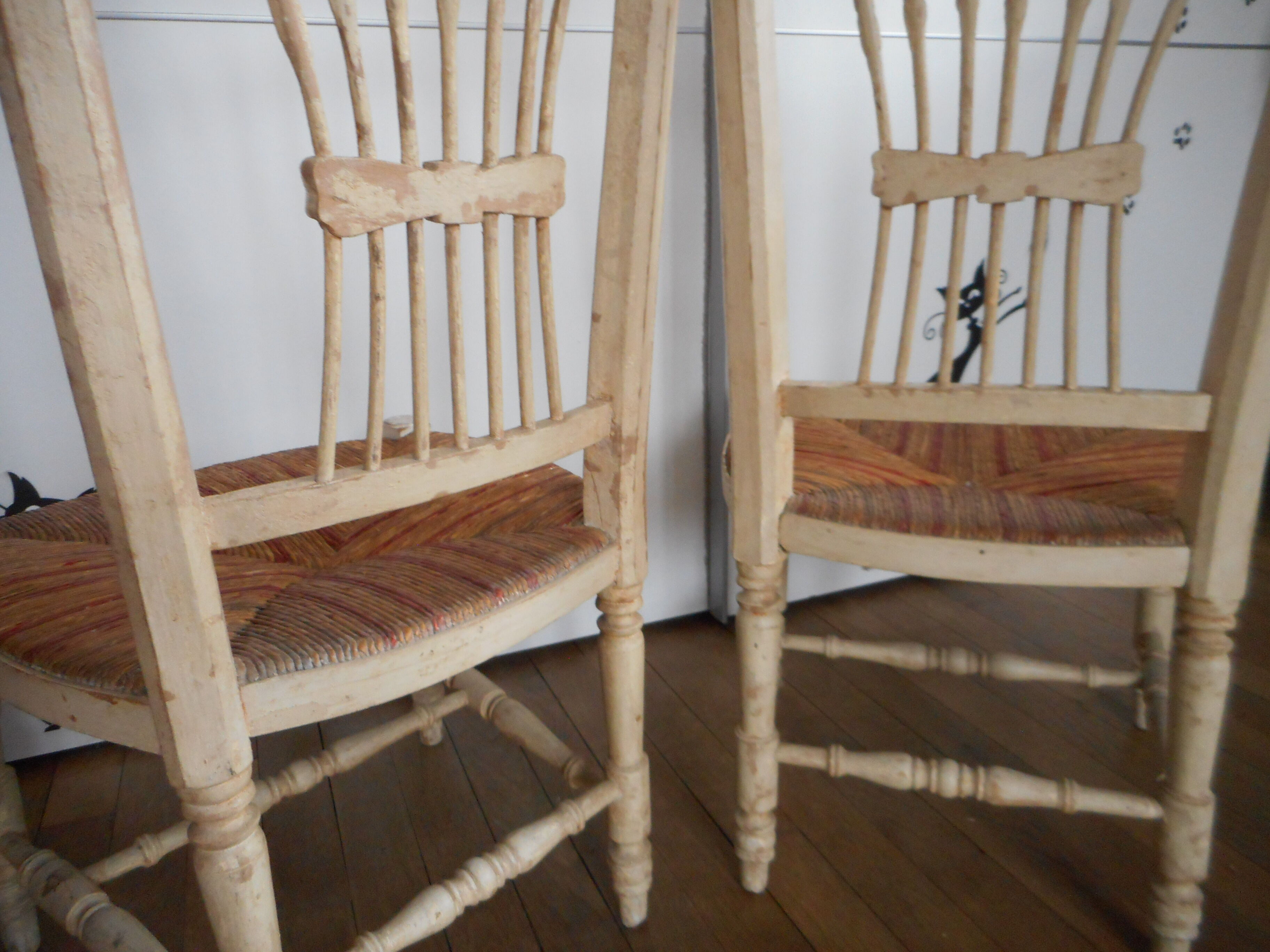 Pair of chairs of nurse provençal, straw white patina