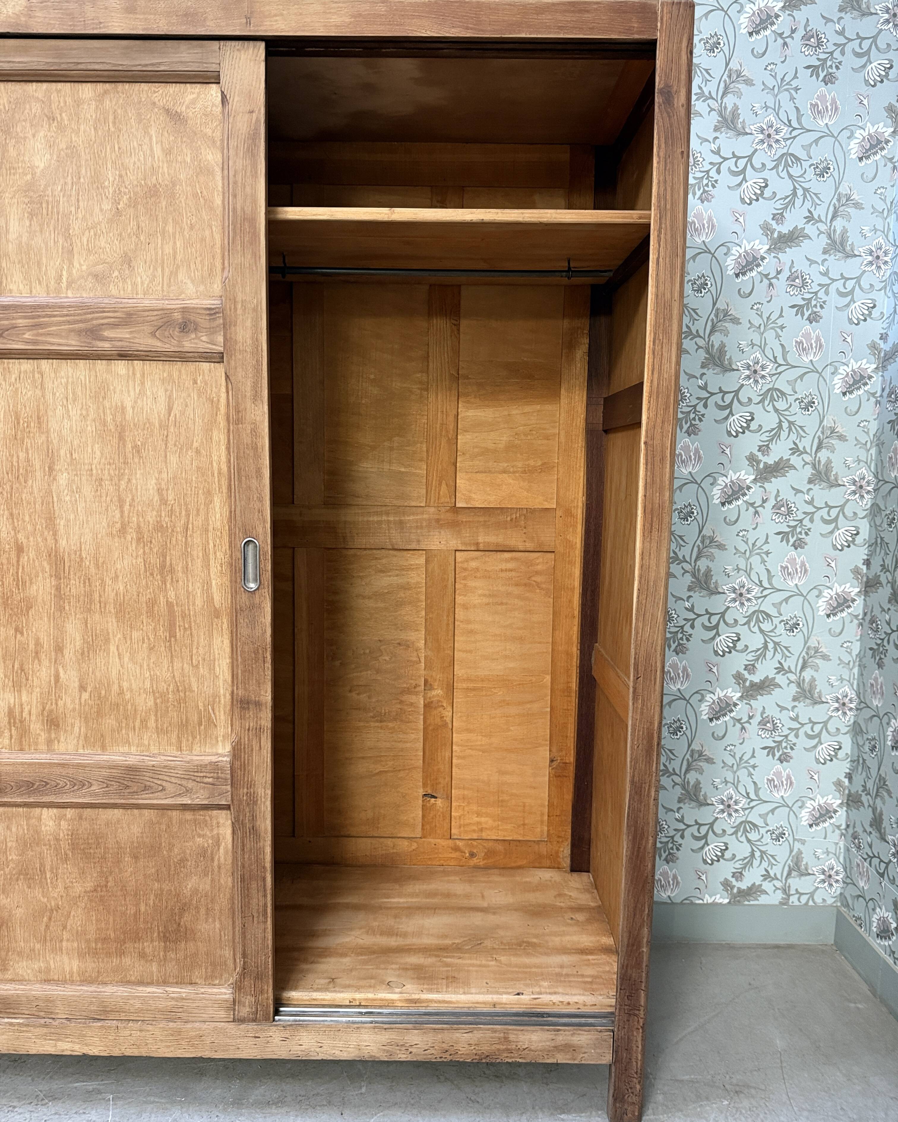 Parisian wardrobe with sliding doors and hanging space (renovated)
