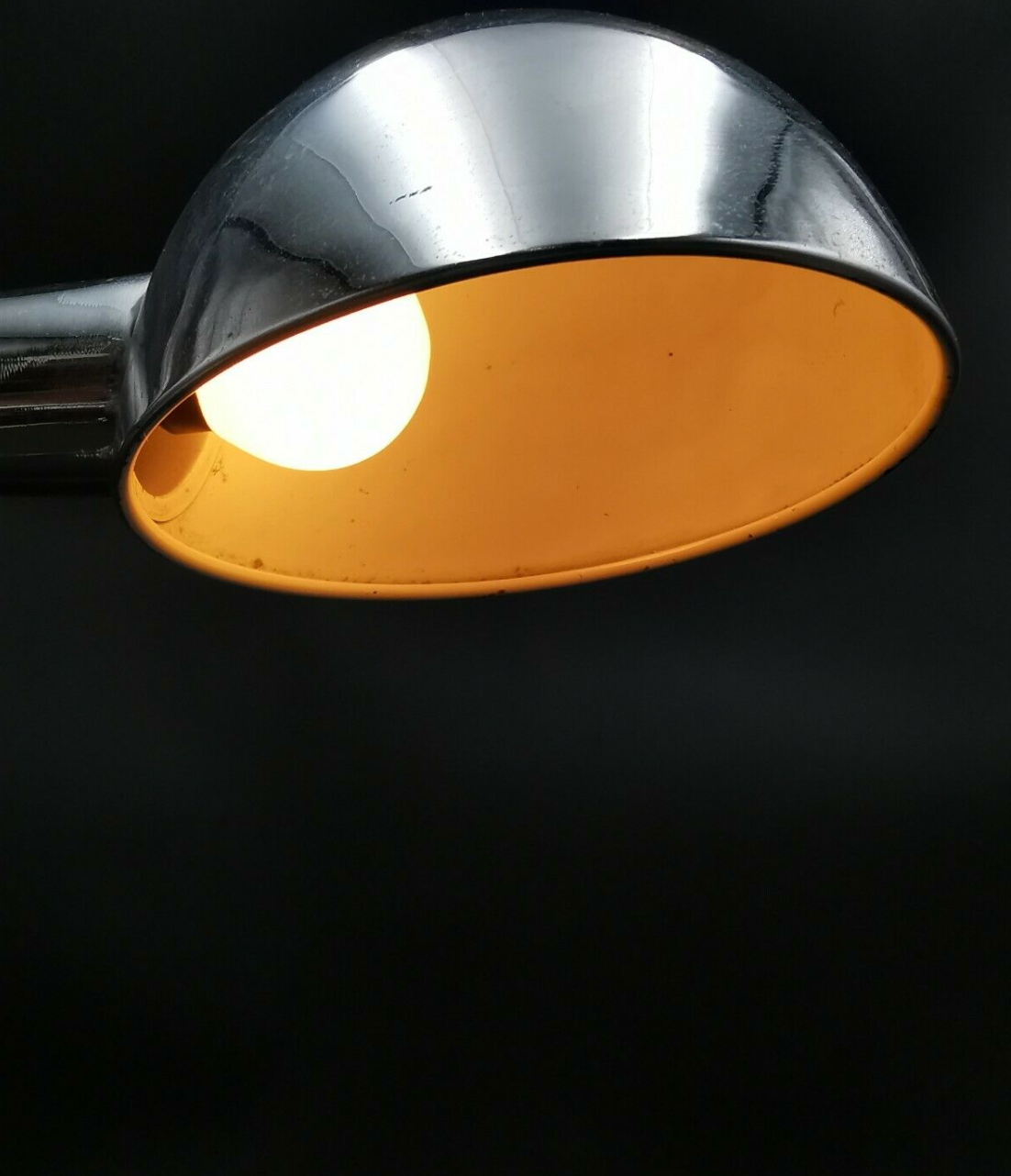 Industrial articulated lamp