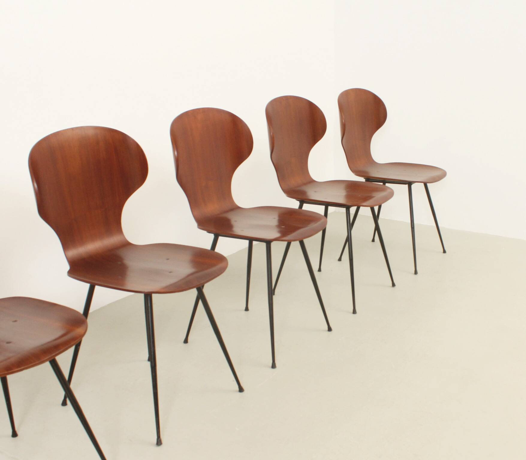 Six plywood chairs by Carlo Ratti, Italy, 1950s.