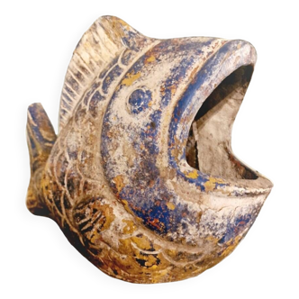 Old fish-shaped pot holder