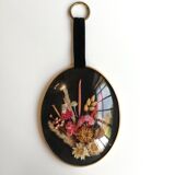 Medallion frame dried flowers