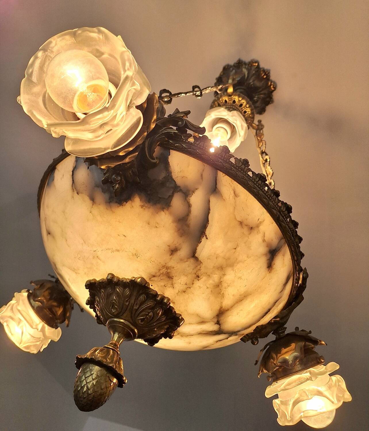 Art Deco alabaster and bronze chandelier, 7-light fixture