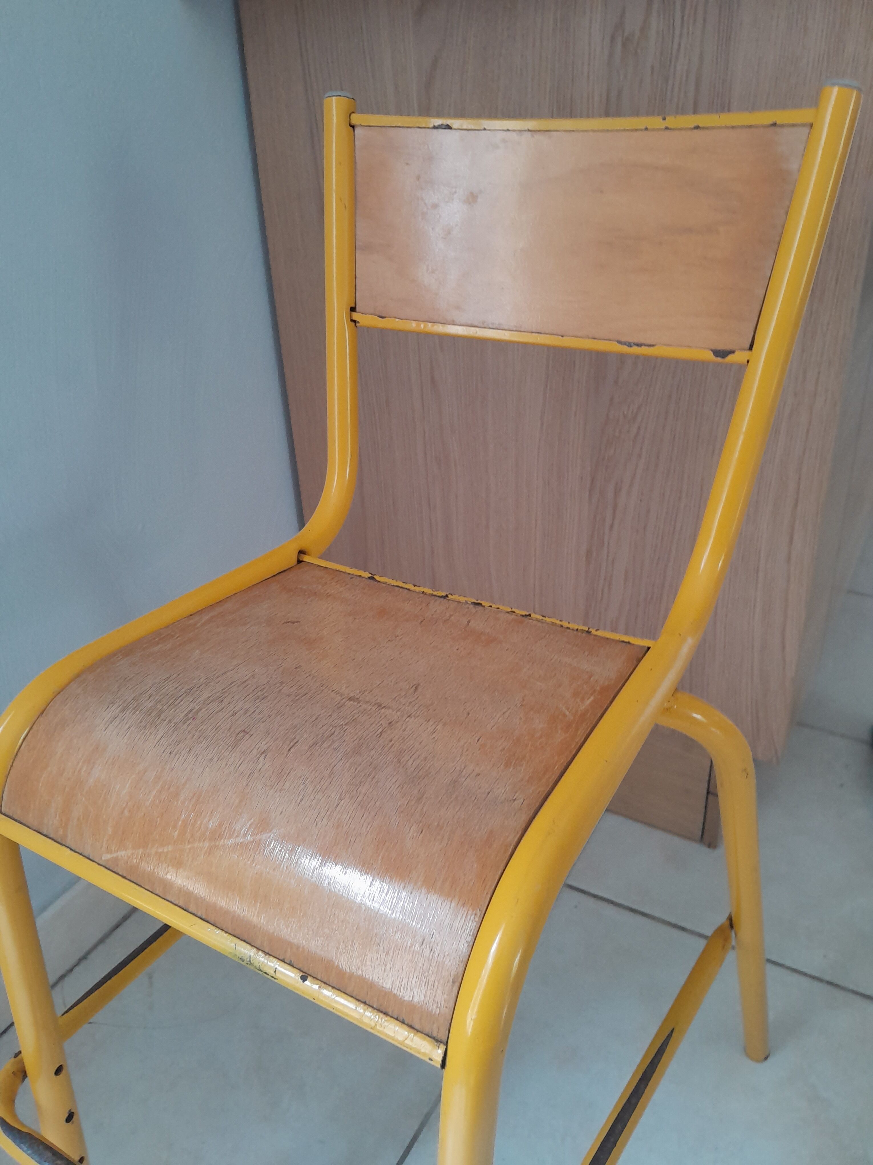 Chaise haute d'école vintage