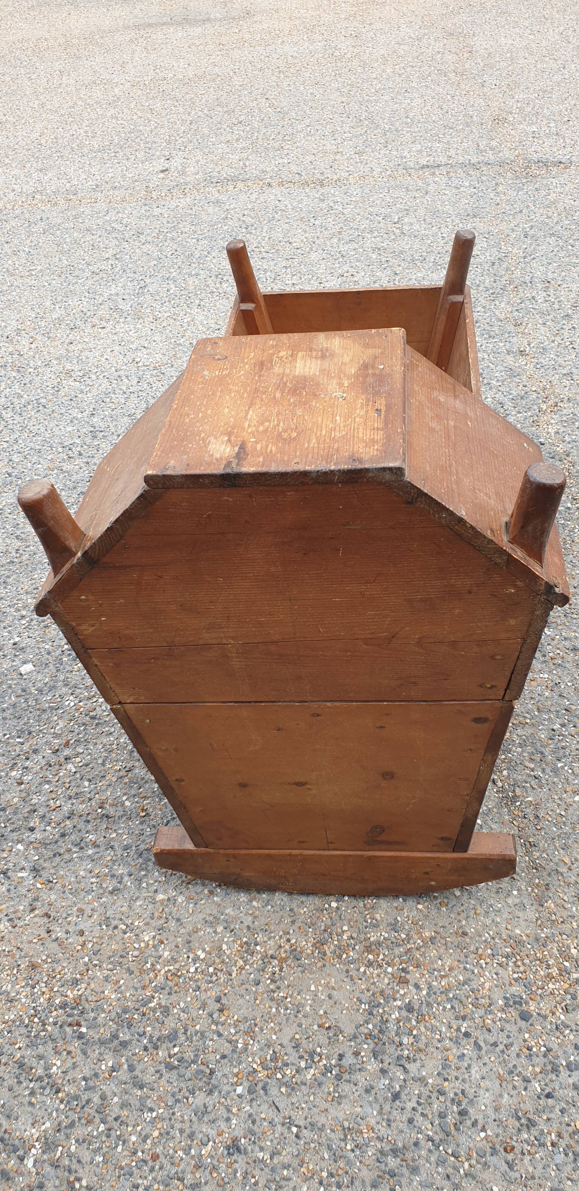 Savoyard wood cradle