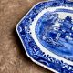 Octagonal dish in hand-painted porcelain, 18th century.