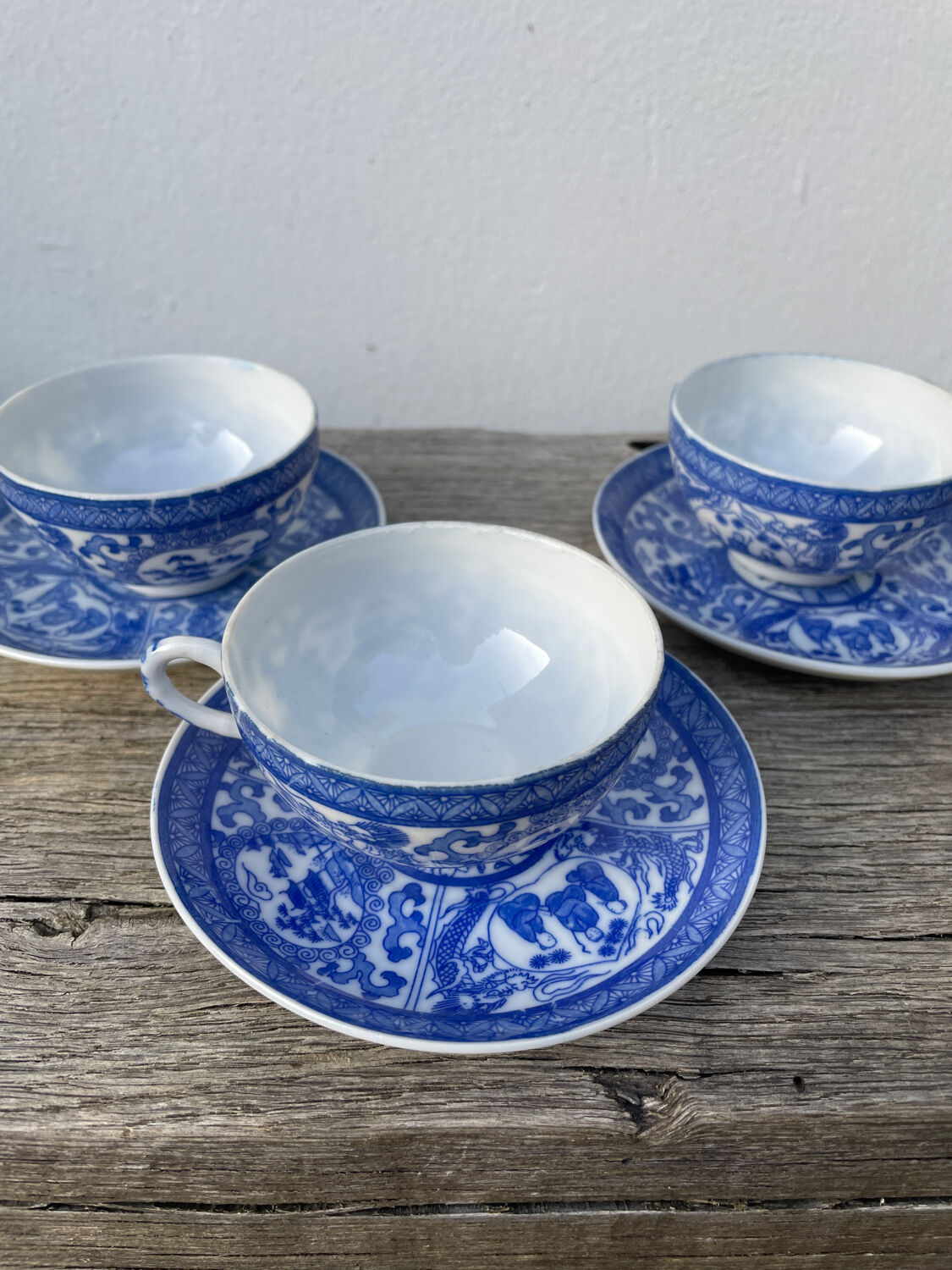 4 Japanese blue porcelain cups