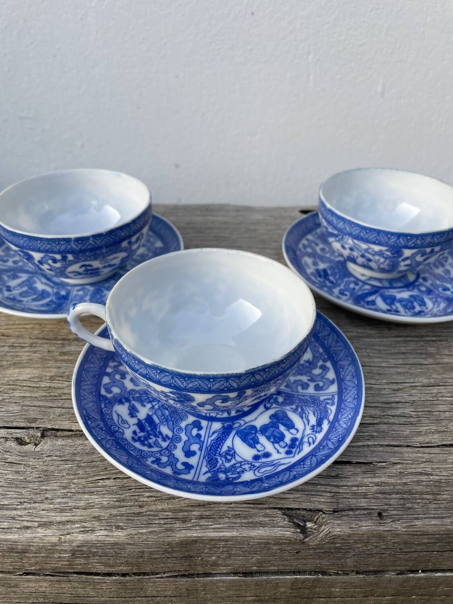 4 Japanese blue porcelain cups