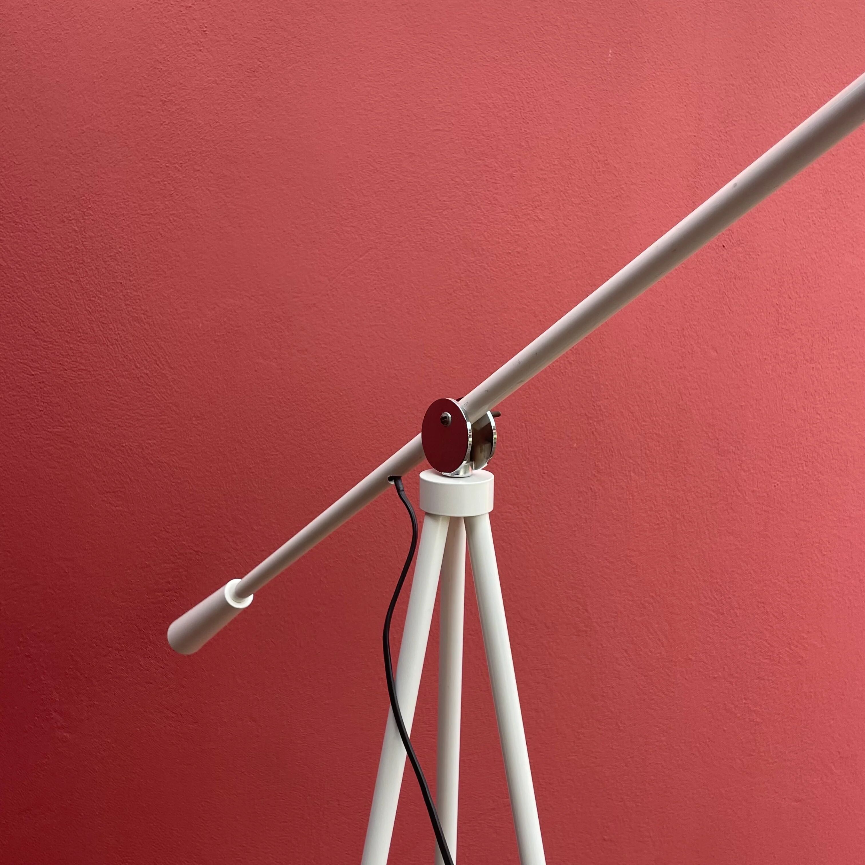 Reading floor lamp with an adjustable arm and head
