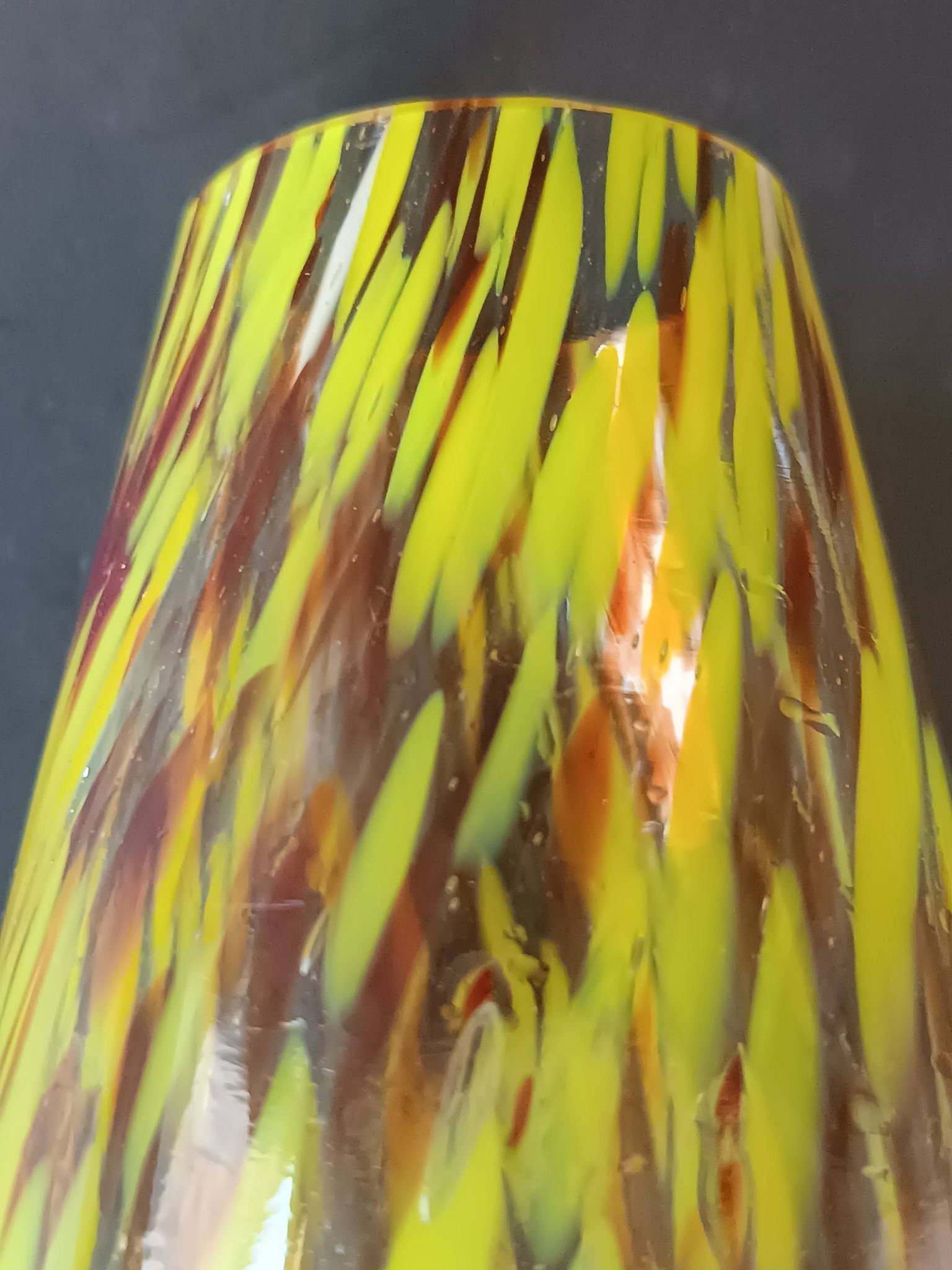 Vase conique verre de Murano moucheté jaune 1970
