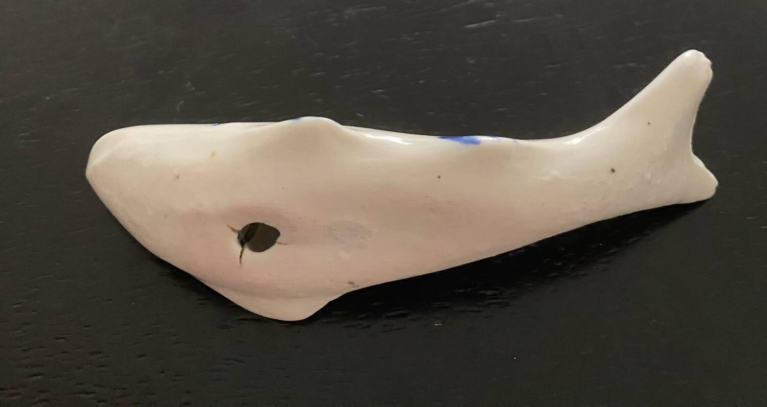 7 fish-shaped porcelain knife holders