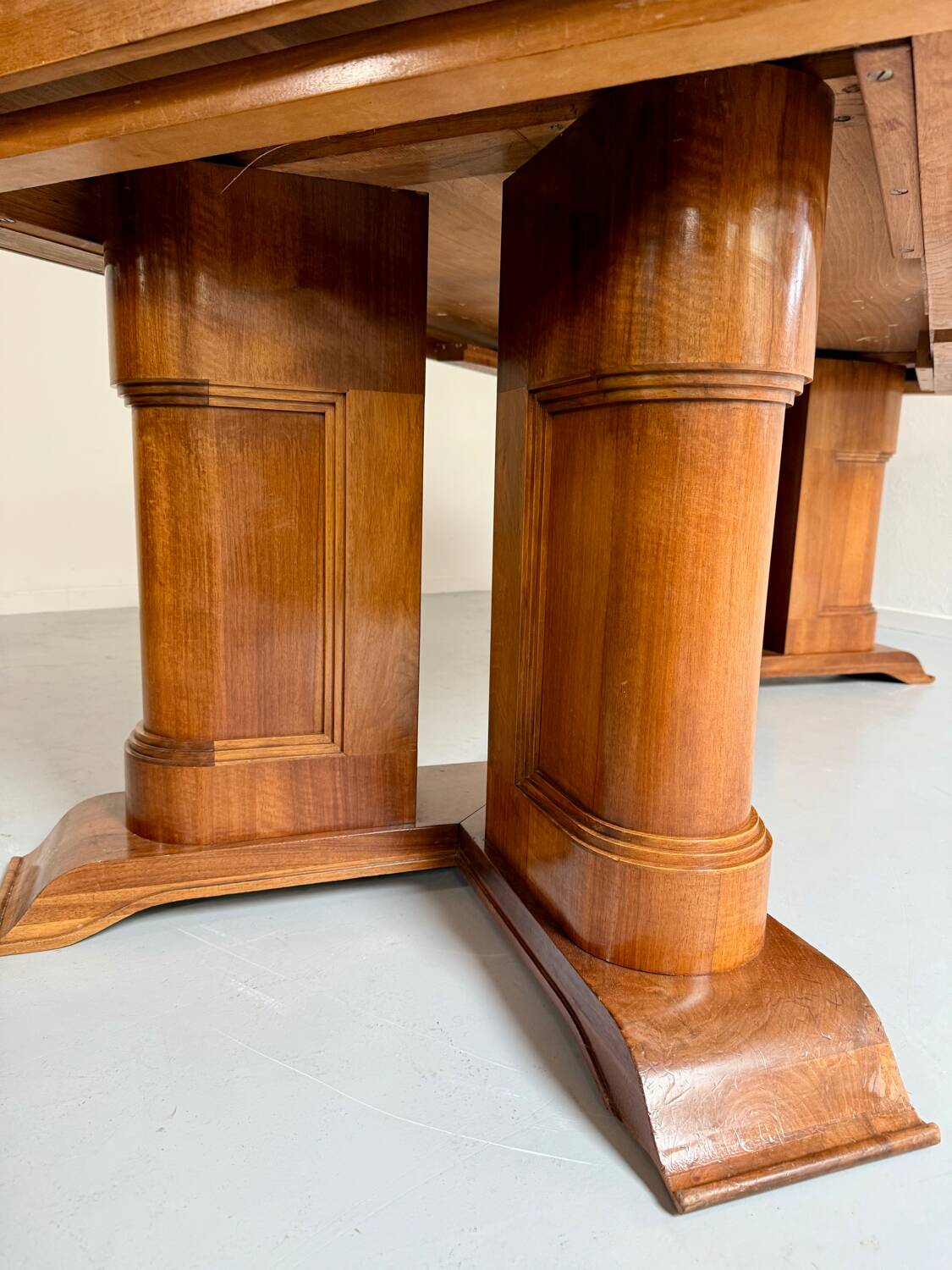 Ancienne table en noyer et loupe art déco année 30 France rallonges