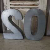 Number 2 and 0 in zinc