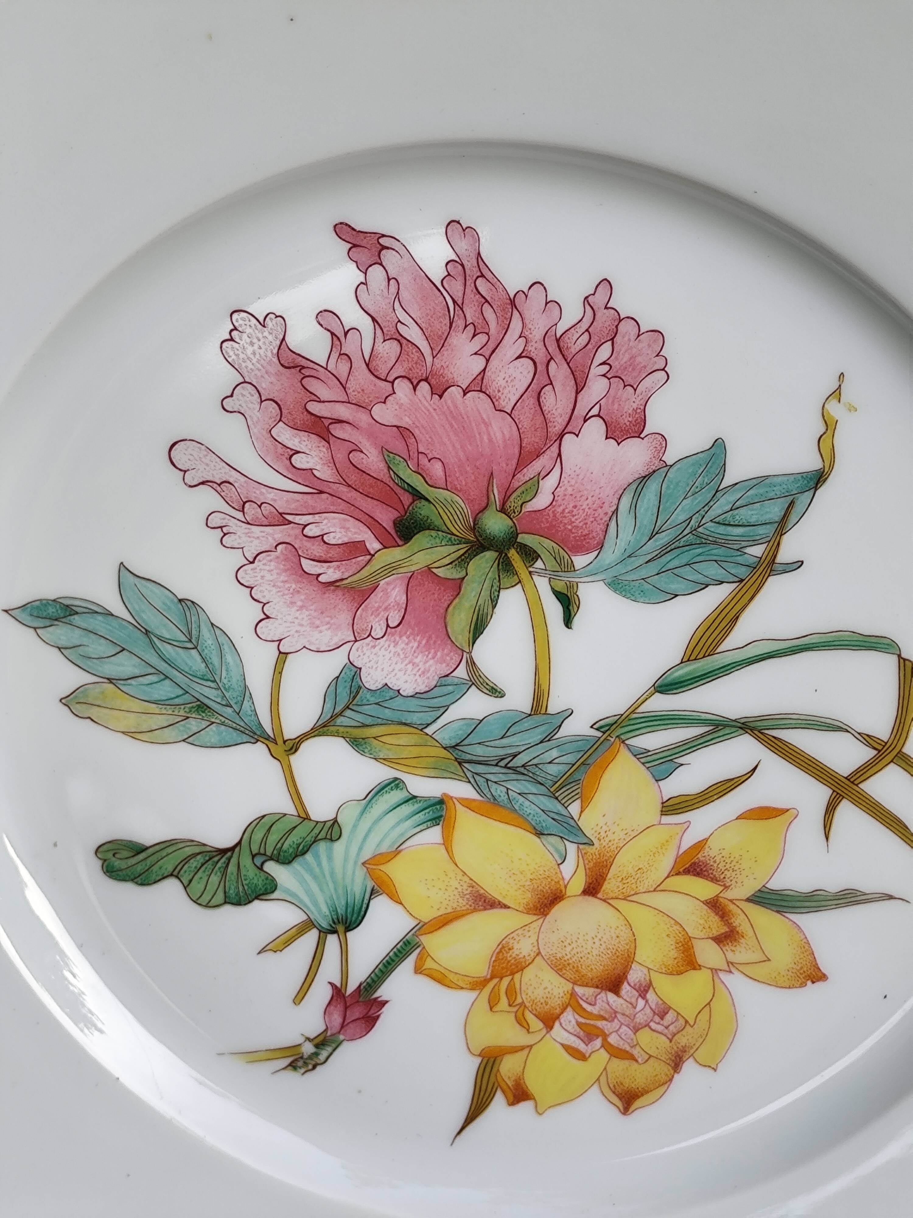 Porcelain dish