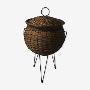 Rattan worker