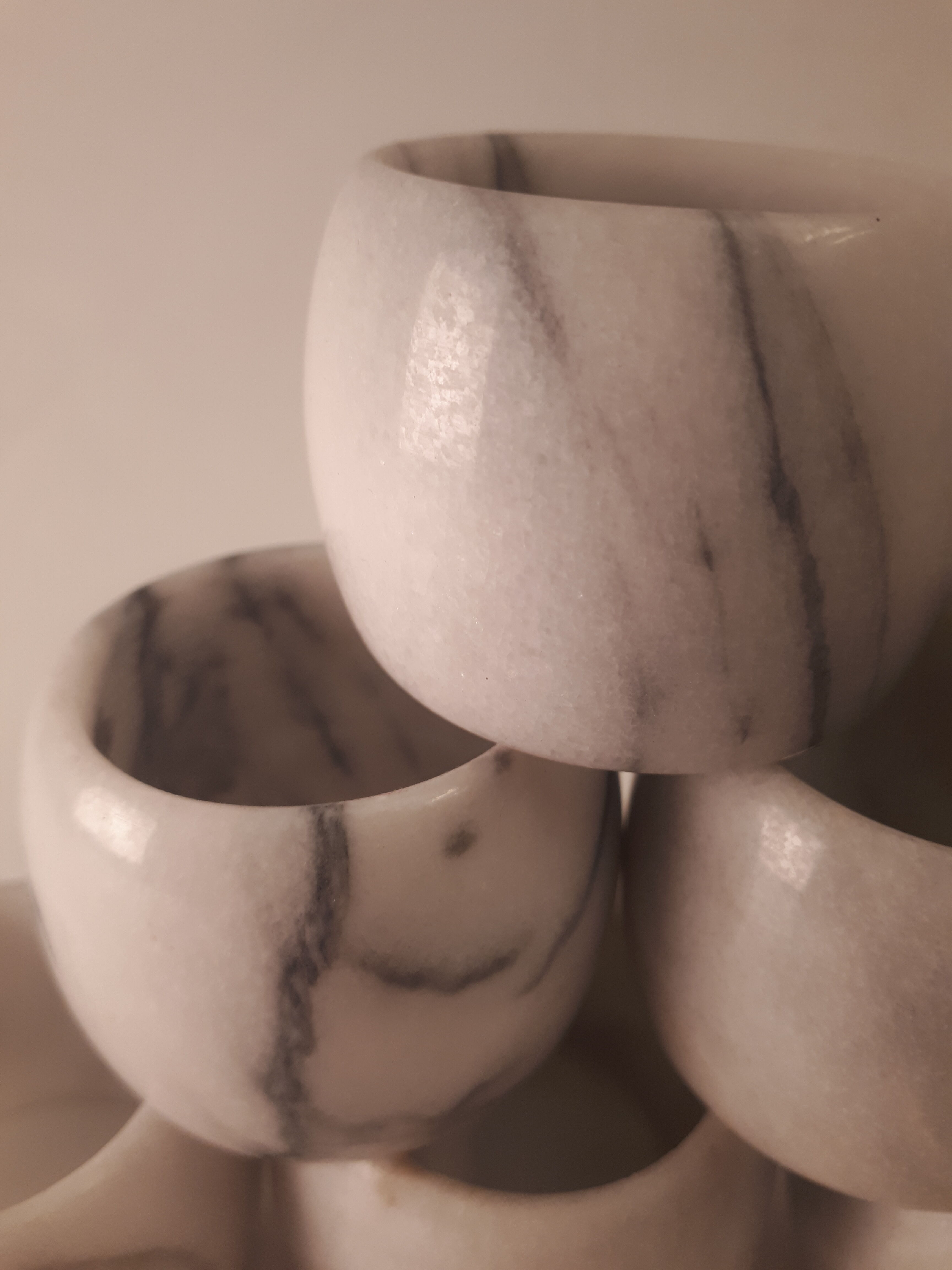 Lot of 6 rounds of grey marble towel