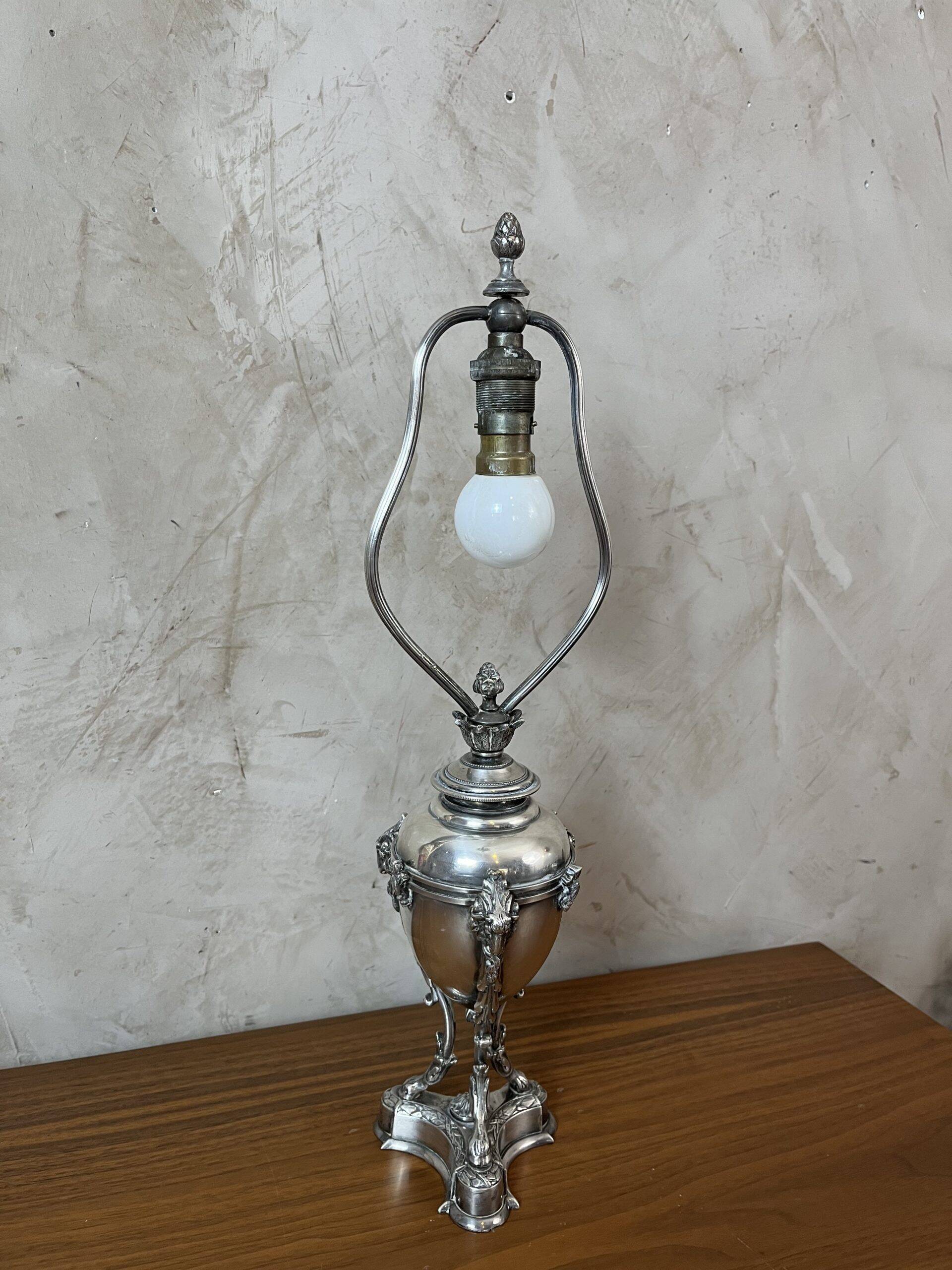 Lampe en métal argenté