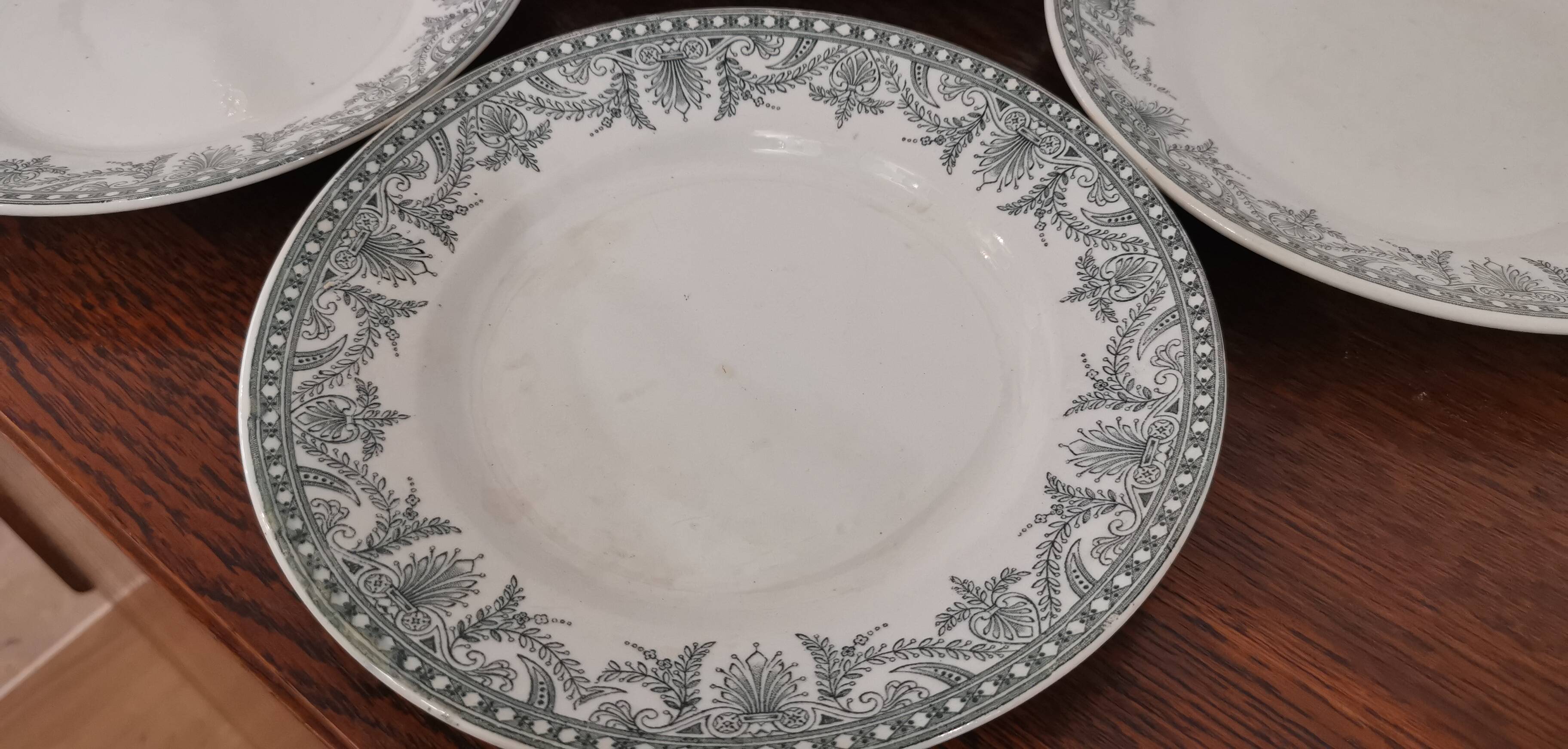 Set of 4 flat plates Terre de Fer Moulin des loups and WILBUR hamages