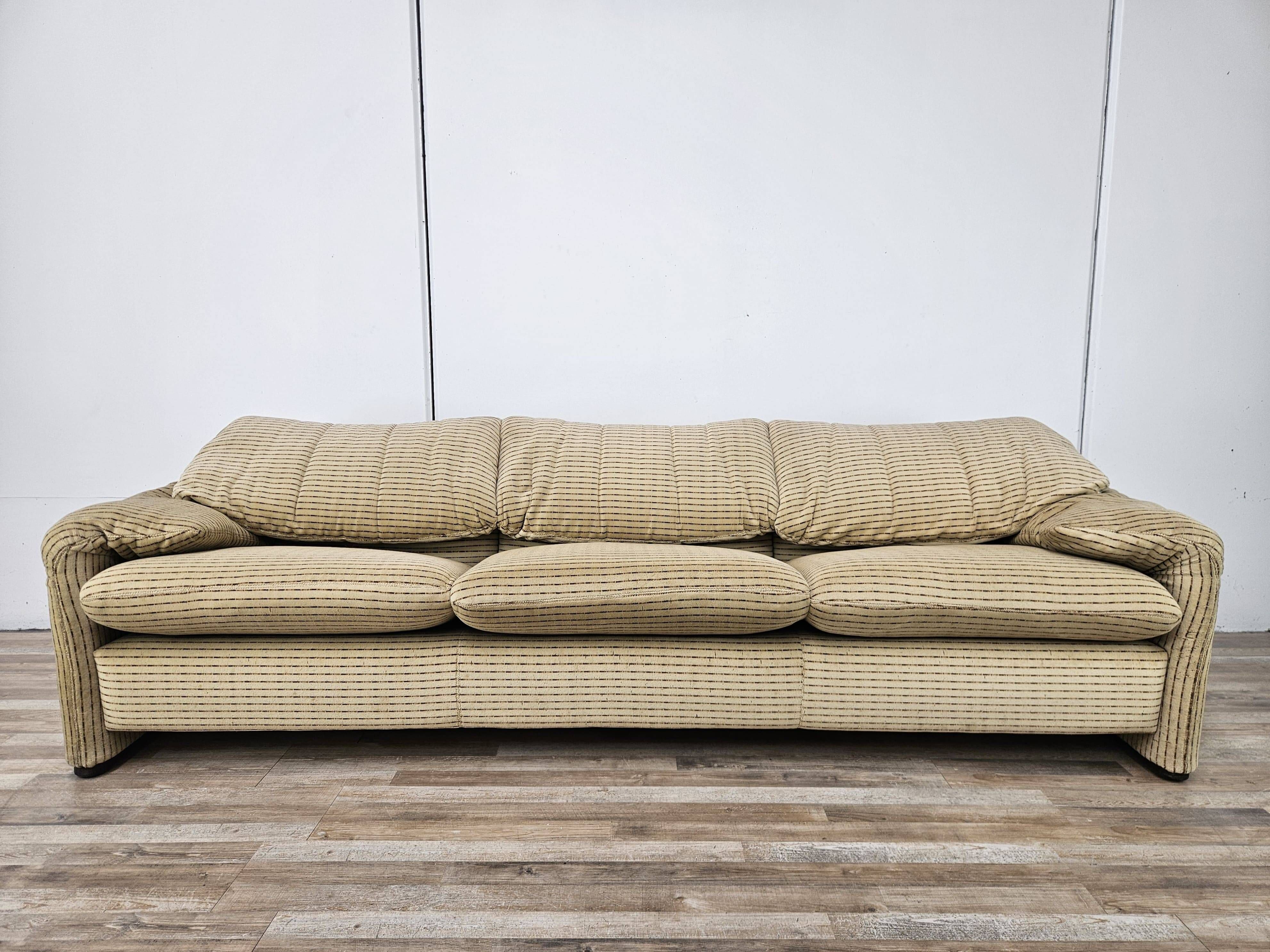 Maralunga three-seater sofa by Vico Magistretti from the 1970s