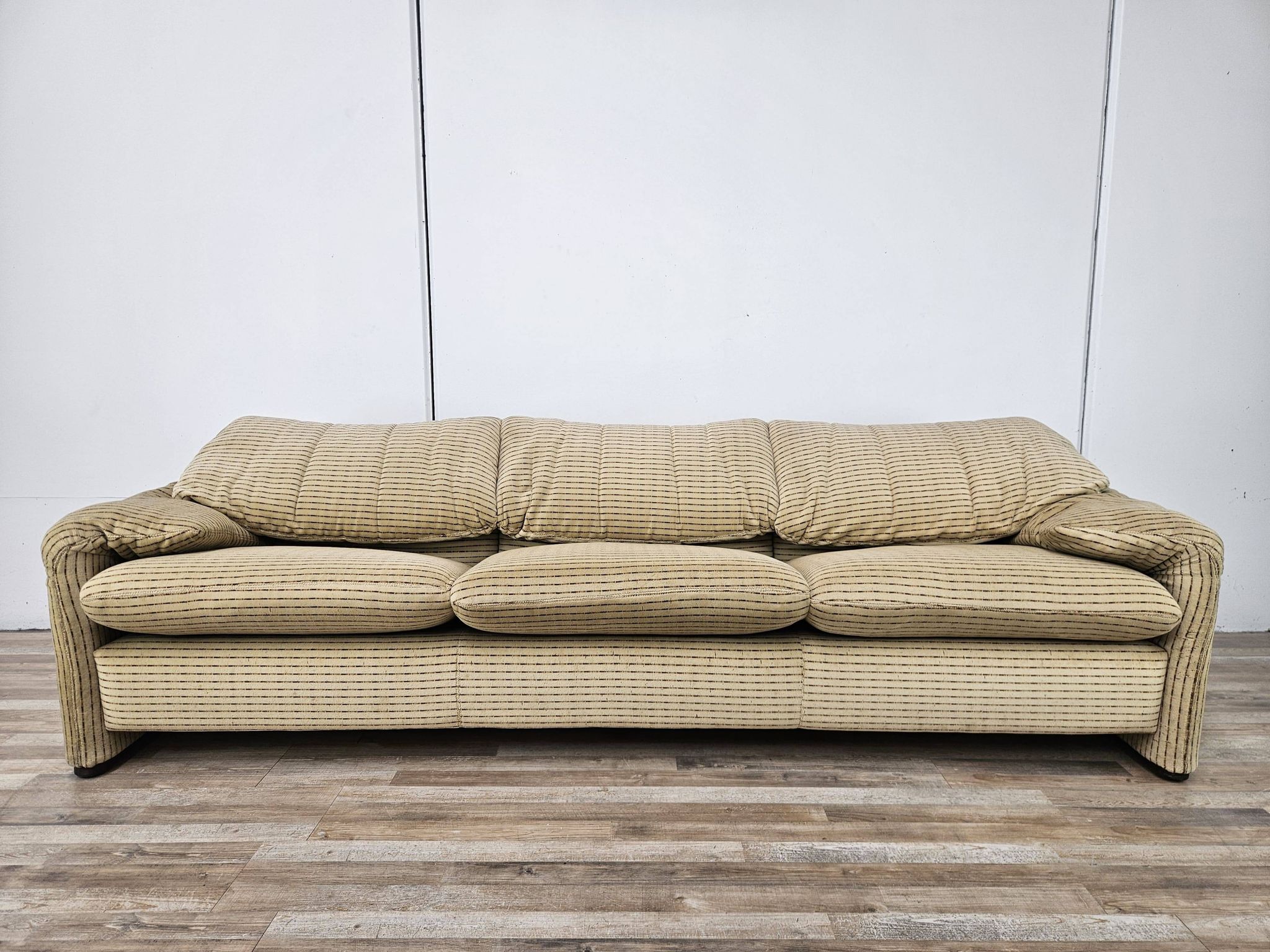 Three-seater Maralunga sofa by Vico Magistretti from the 1970s.
