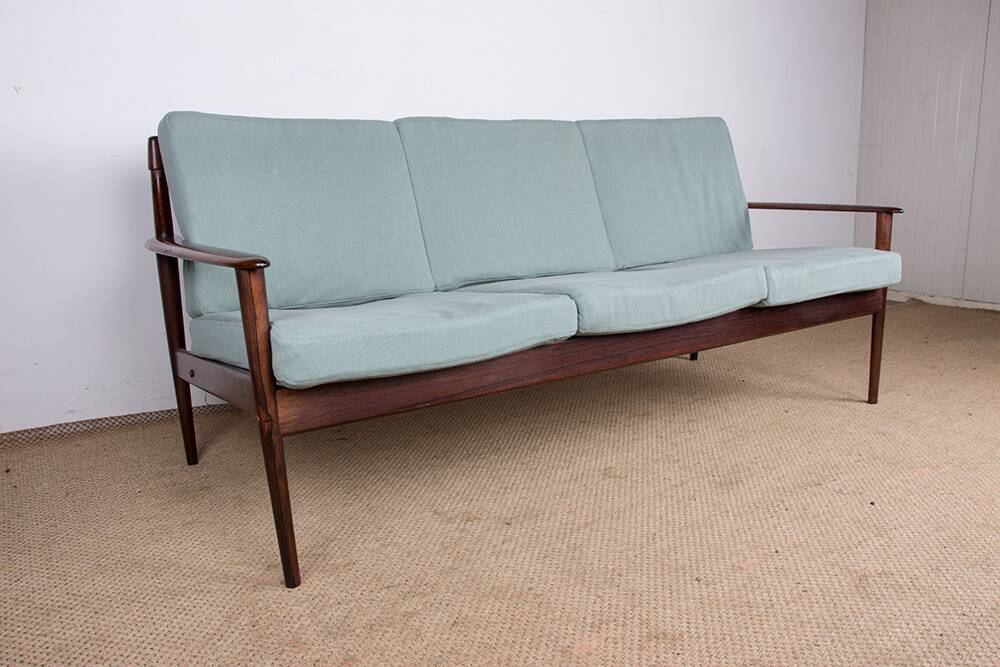 Canapé Danois 3 places en Palissandre et Tissu neuf par Grete Jalk pour Poul Jepessen 1960.