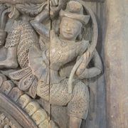 Plafond en bois sculpté
