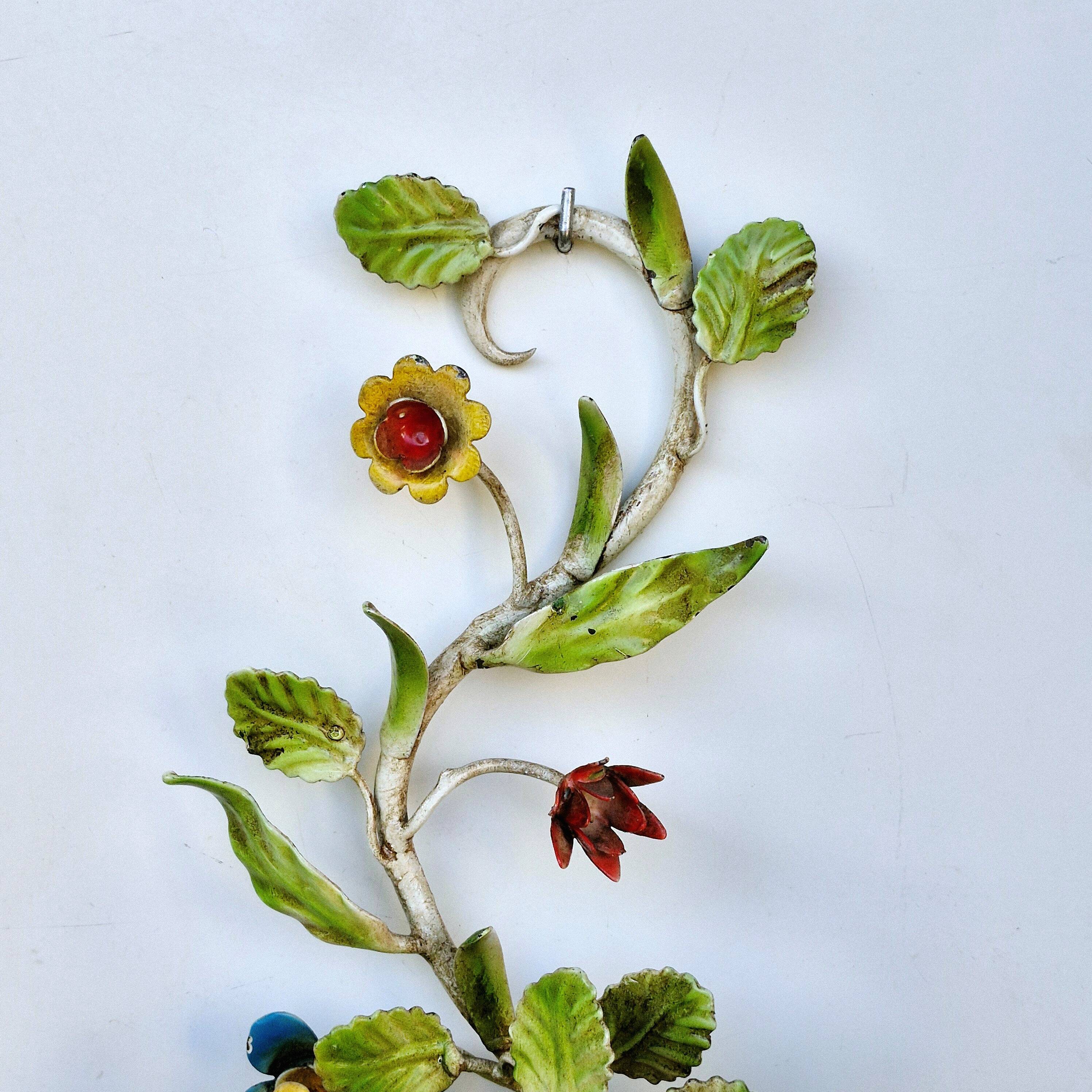 Wall lamp in colored flower sheet metal