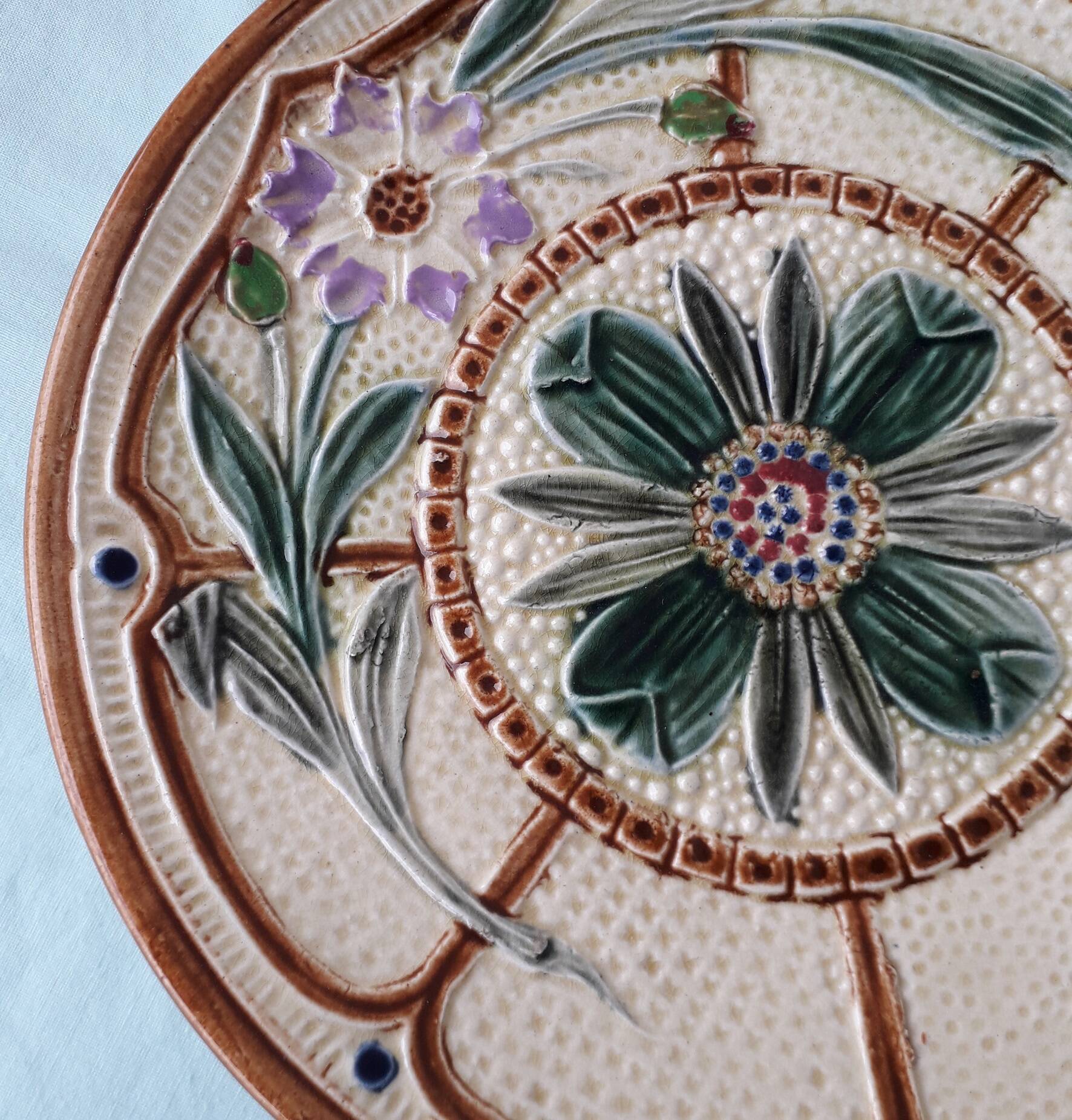 Assiette en barbotine Wasmuël