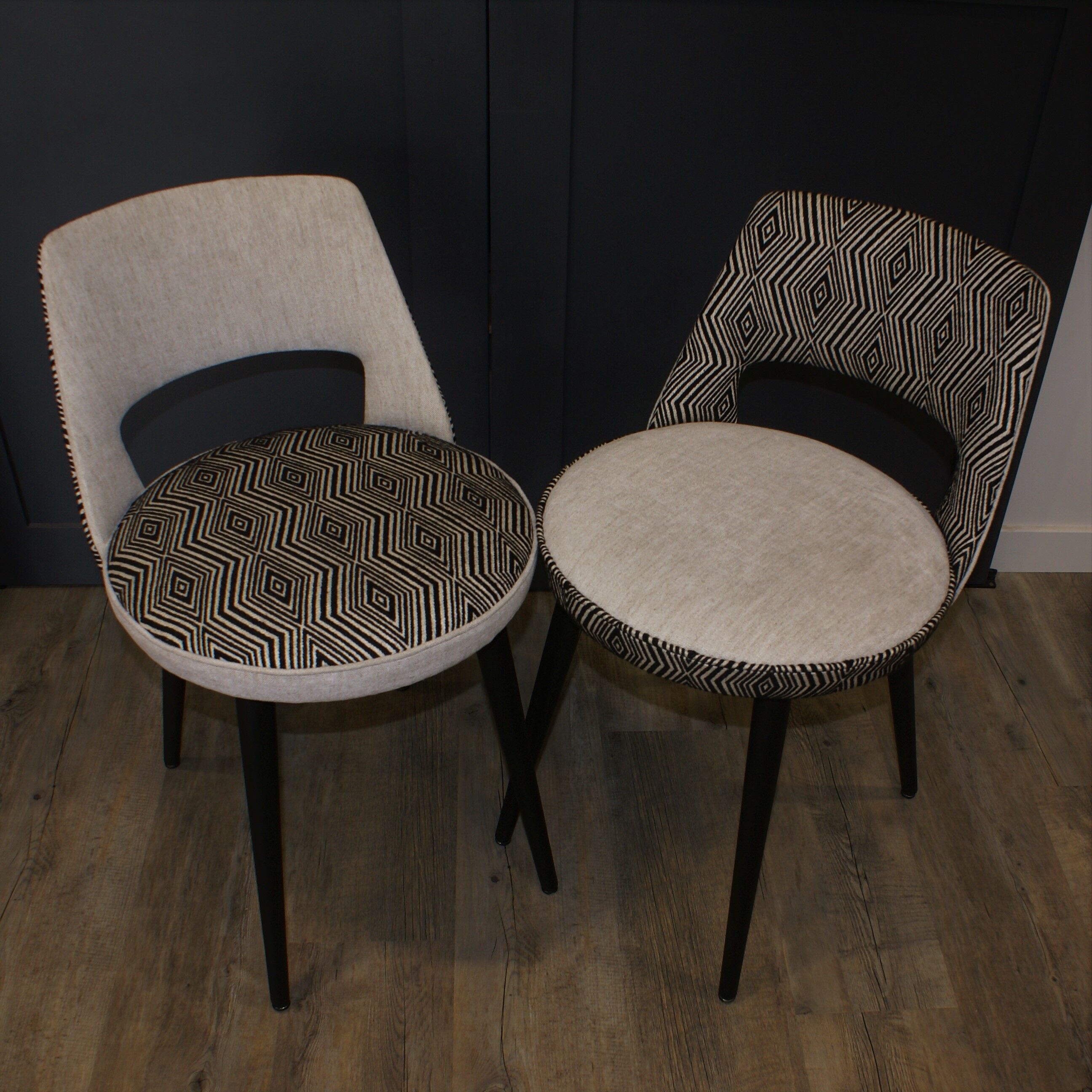 Chaises pieds compas